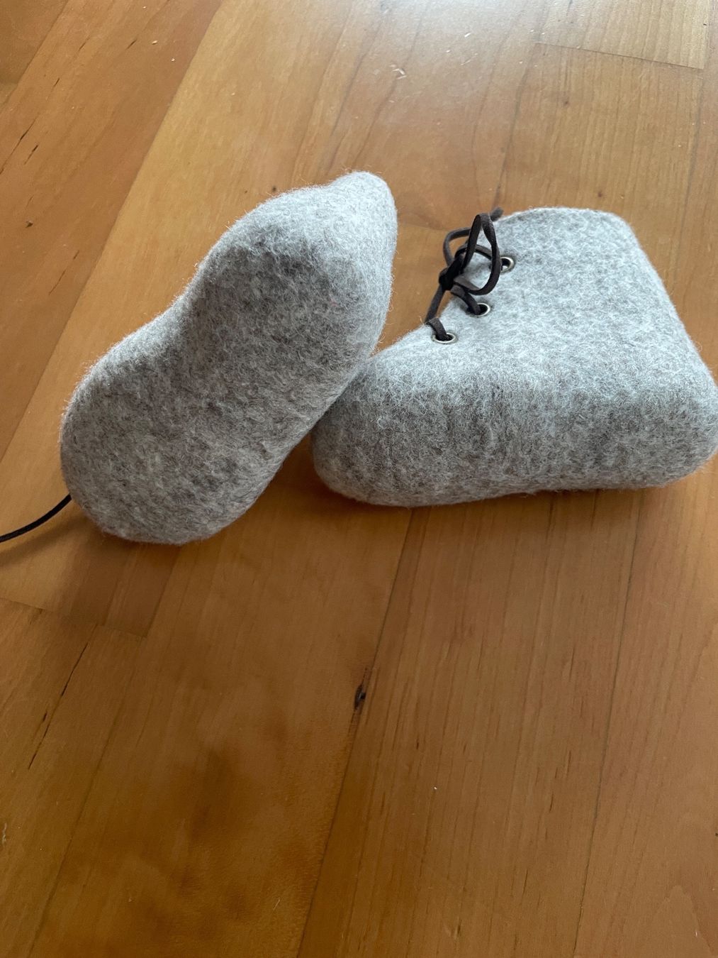 Scarpe per ragazzi: NEU Handgemachte Baby-Wolleschuhe – Nuovo e nell'imballaggio originale da Adliswil venduto da Udarius 2
