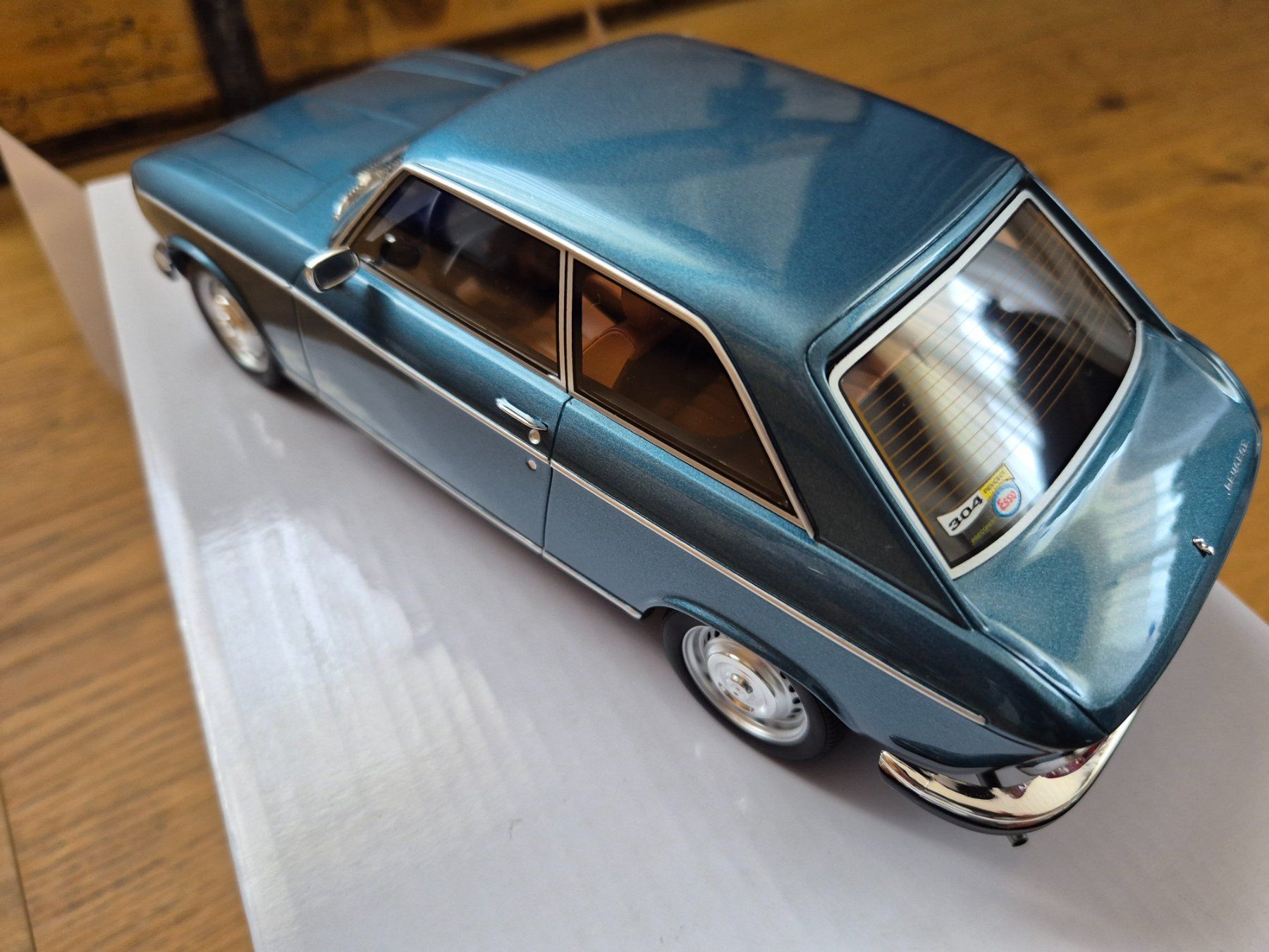Peugeot Modellautos: Peugeot 304 S Coupe 1:18 Modellauto Oldtimer – Neu und originalverpackt aus Trimbach von Ramsi1270 3