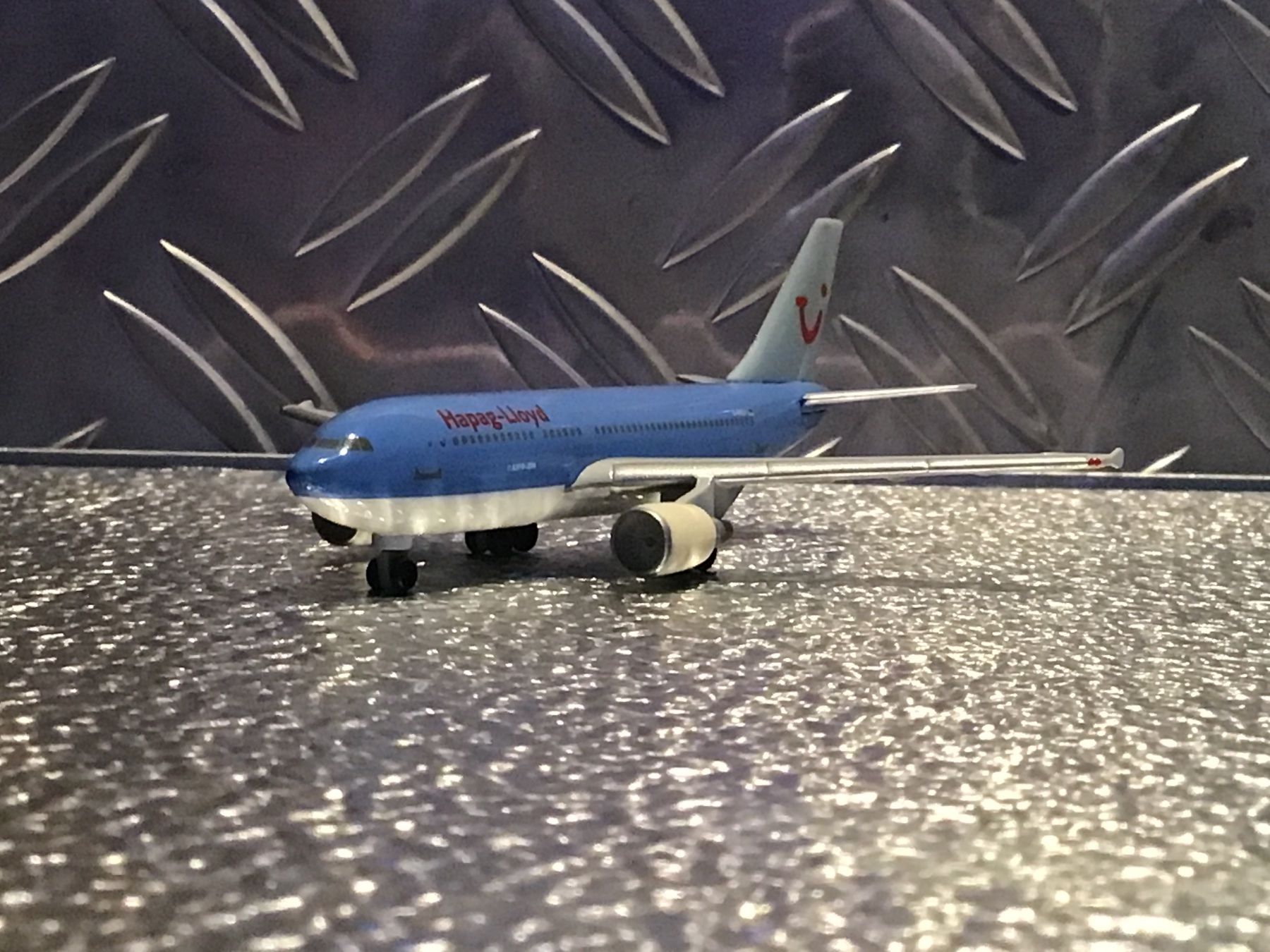 Airbus Kit di modellismo & Modellini statici: HAPAG-LIOYD AIRBUS A310-200  1:500 – Usato da Männedorf venduto da Spezial-Modelle