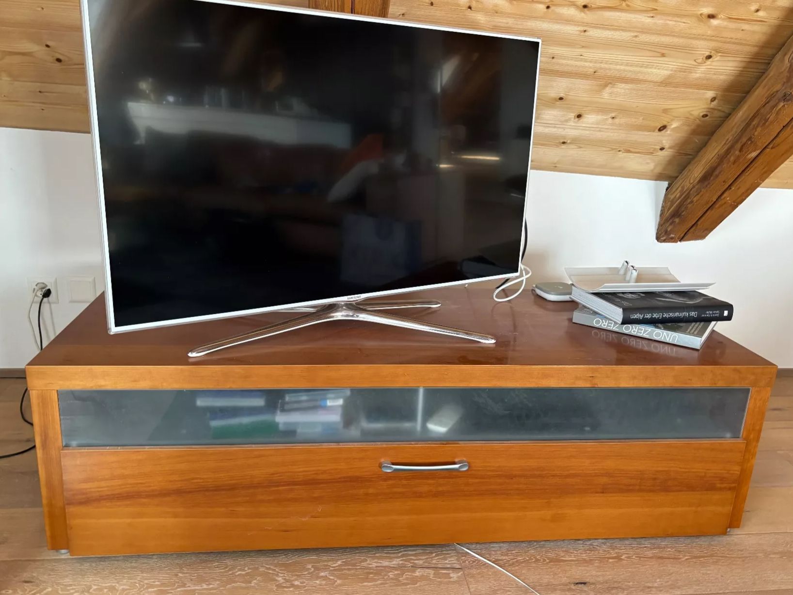 Mobili TV: TV Möbel - nussbraun mit Schublade – Usato da Weinfelden venduto da stella79