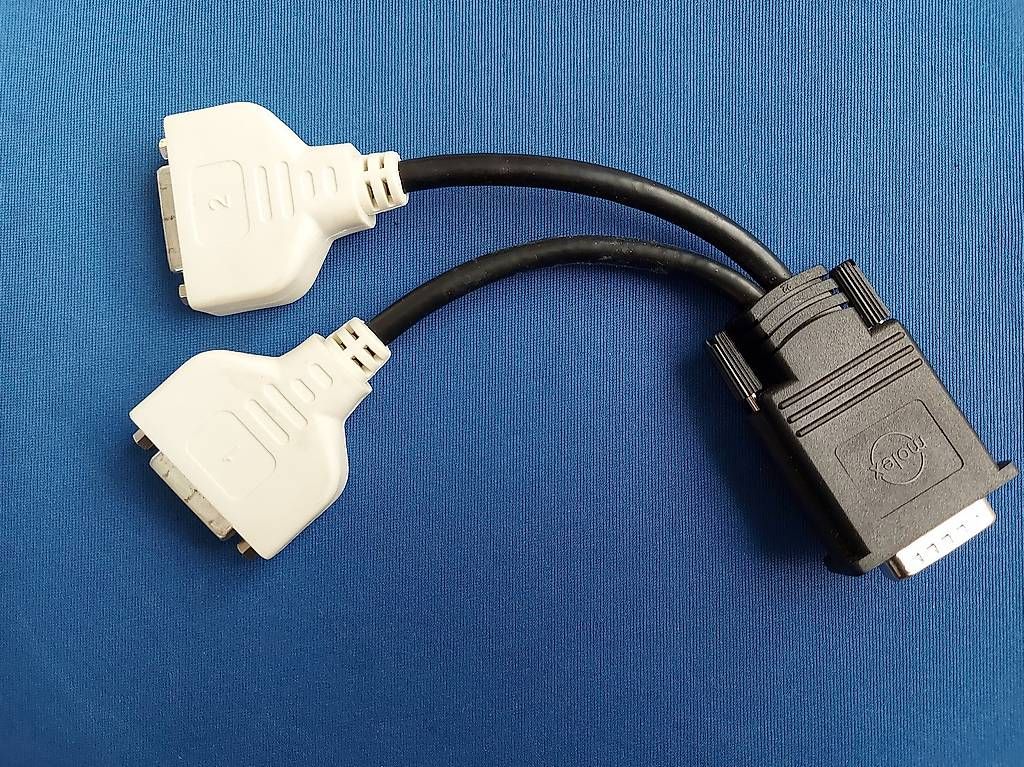 Adattatori: DMS-59 auf 2 DVI 24+5 Adapter / Splitter – Usato da Schafisheim venduto da Kef1 3