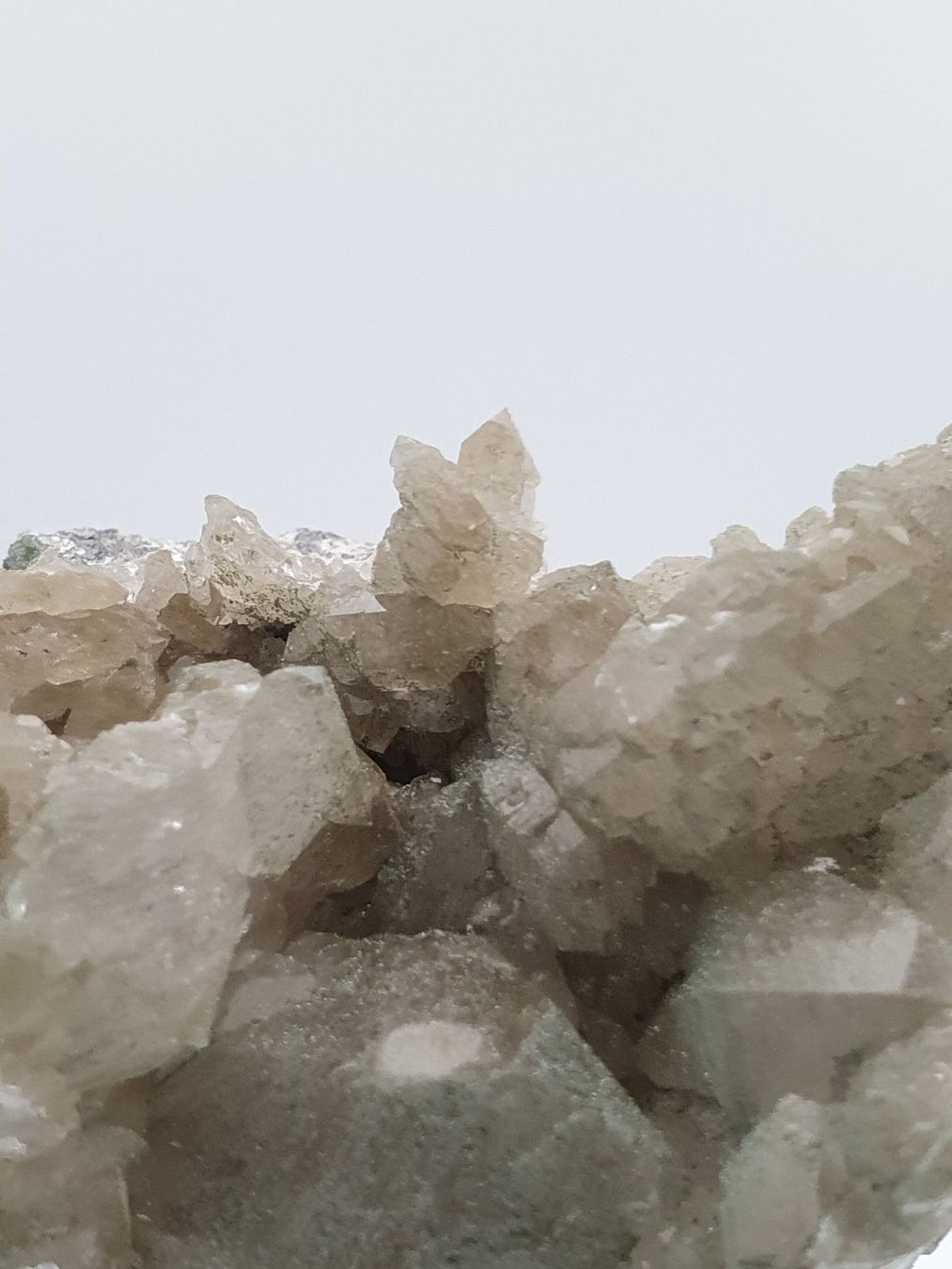 Minerali & Pietre curative: Quarz mit Chlorit überzogen und Titaniten – Nuovo (secondo la descrizione) da Holderbank SO venduto da swiss-minerals 7
