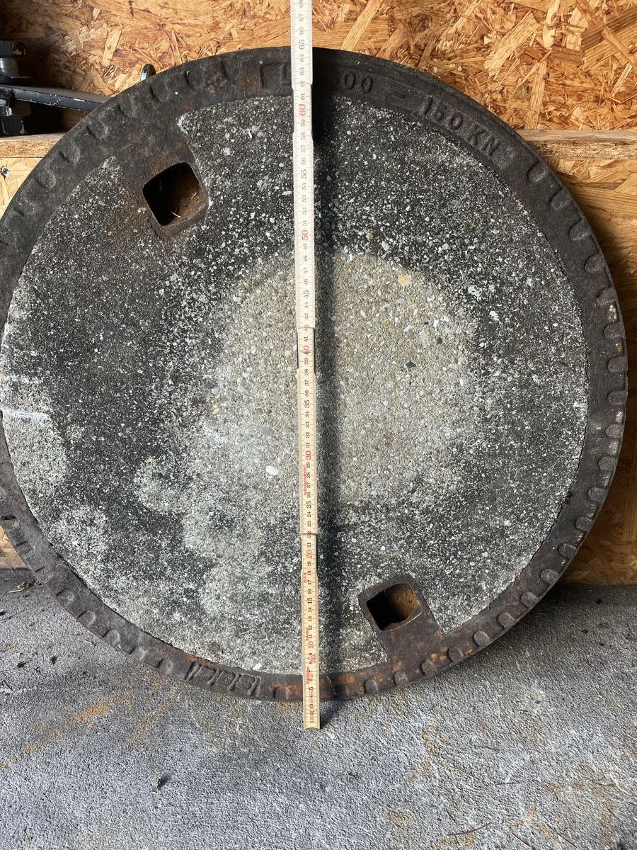 Servierplatten: Schachtdeckel – Gebraucht aus Disentis/Mustér von Jagdhof