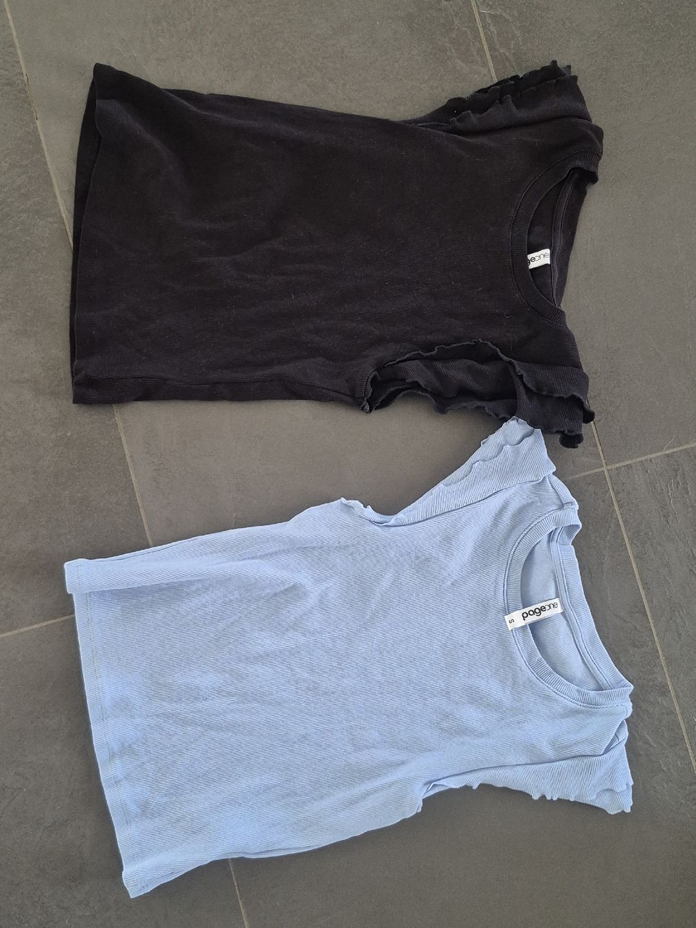 Top: 2 neue Trägershirts Gr. S – Usato da Gossau SG venduto da anfre82