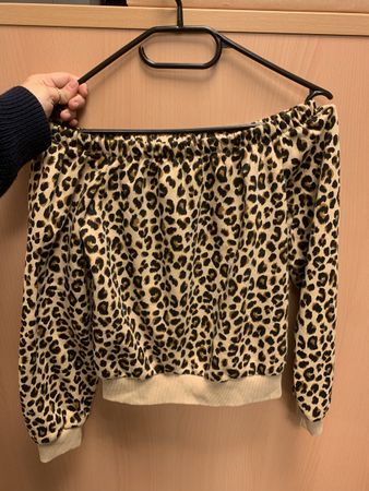 Pull épaules dénudées léopard