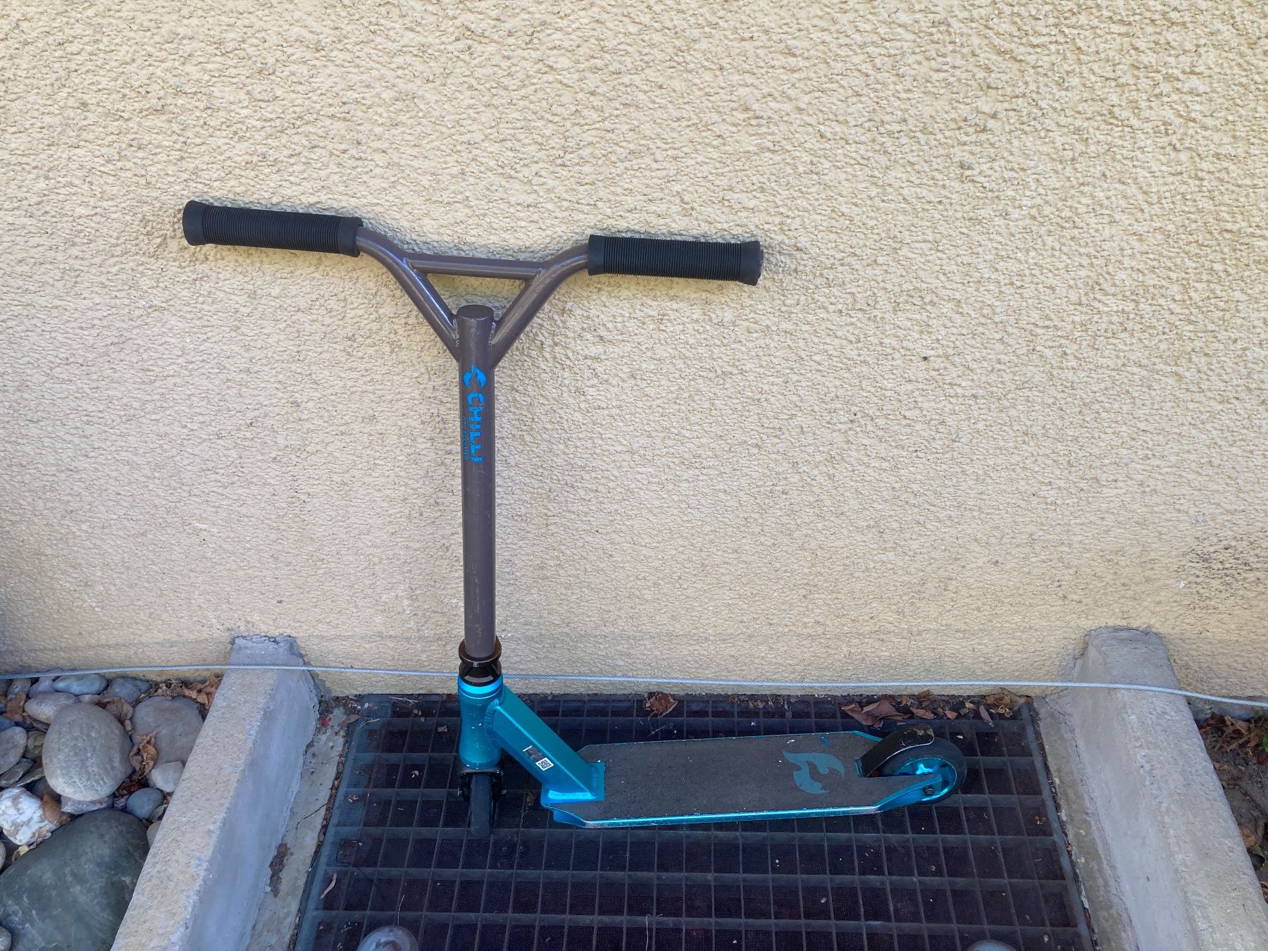 Chilli Kickboard: Stunt Scooter Chilli, ca. 70cm Höhe – Gebraucht aus Gelterkinden von froggy80