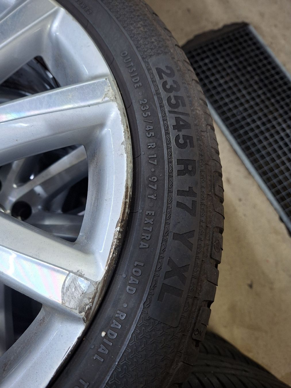 Pneumatici & Ruote complete: VW Originalräder 17 Zoll – Usato da Schwarzenegg venduto da resu92 1