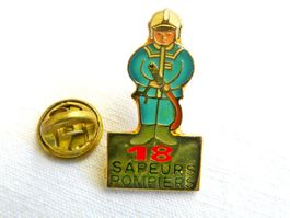 • 18 Sapeurs Pompiers Feuerwehr lance casque pin M2.31
