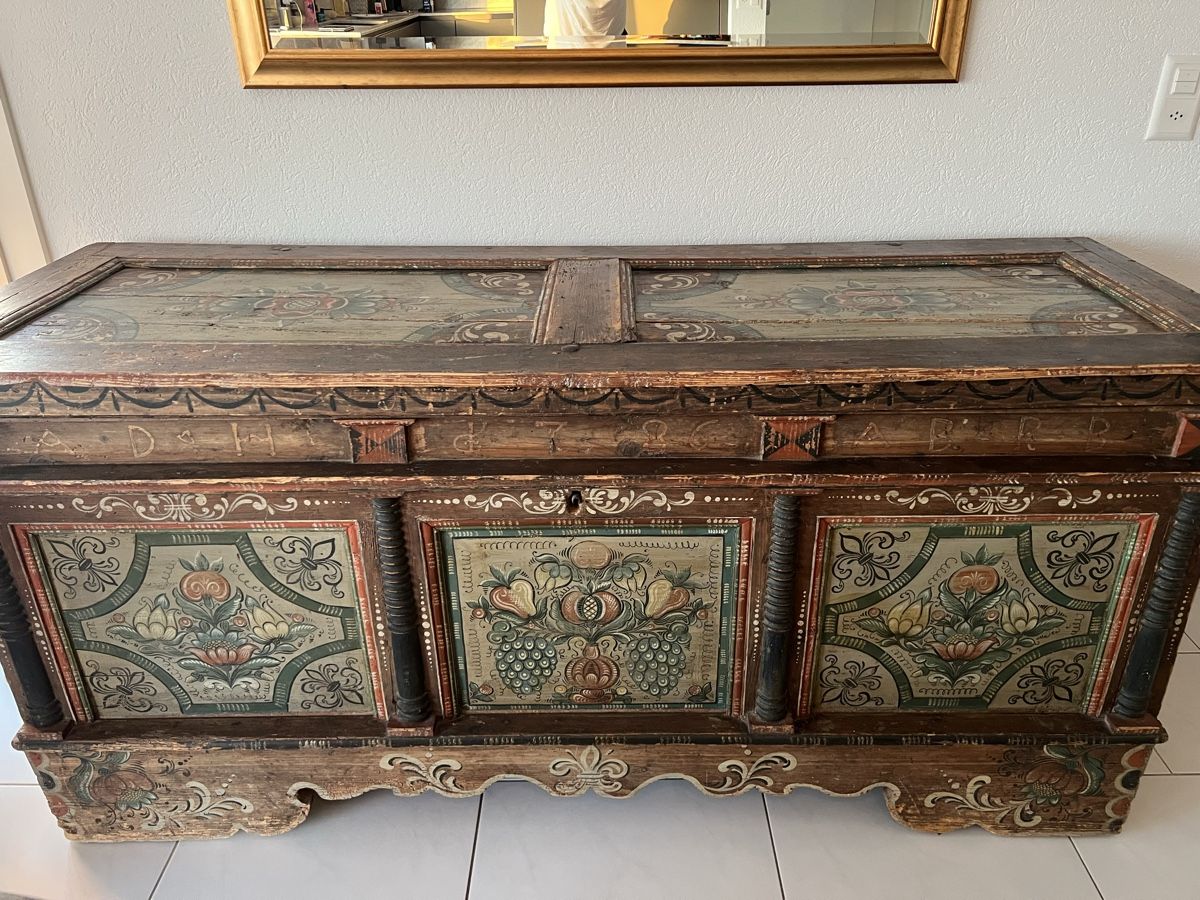 Truhen: Alte bemalte Truhe, Bauernmöbel, CHF 1.- Start – Gebraucht aus Freienbach von bha_7kyv 2