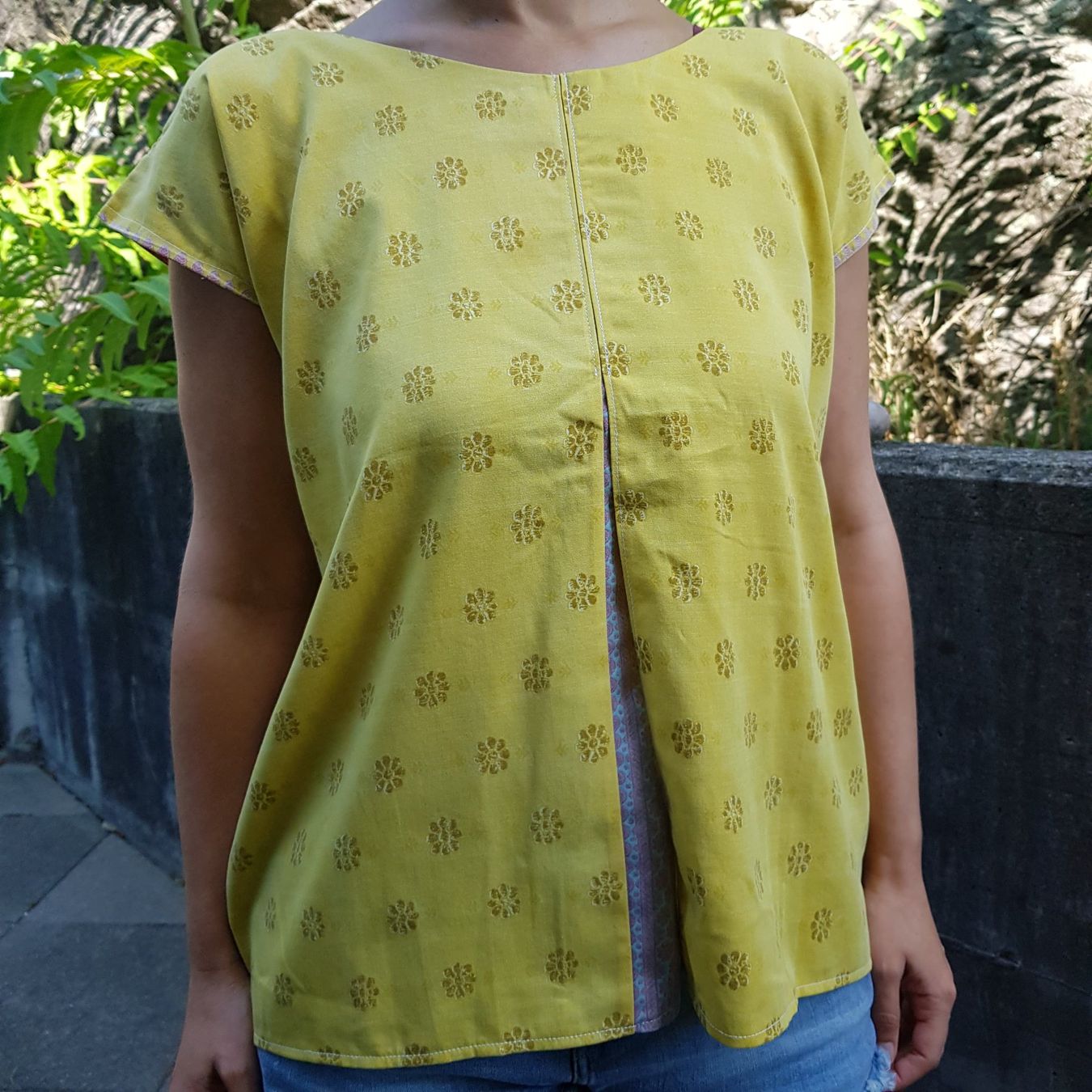 Top: Handmade Upcycling Top – Usato da Monte Carasso venduto da arn_dime