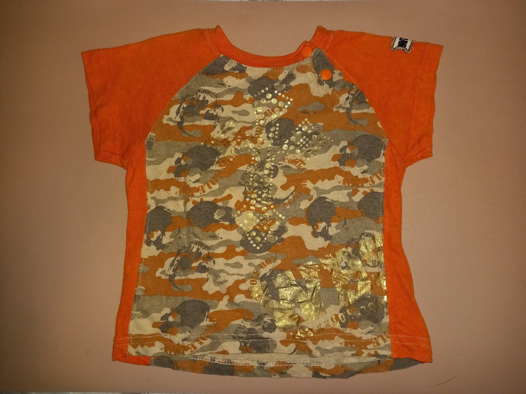 Chemises, T-shirts & Polos: T-shirt garçon orange camouflage – D'occasion à Lausanne par KUNKI-DESTOCK 1