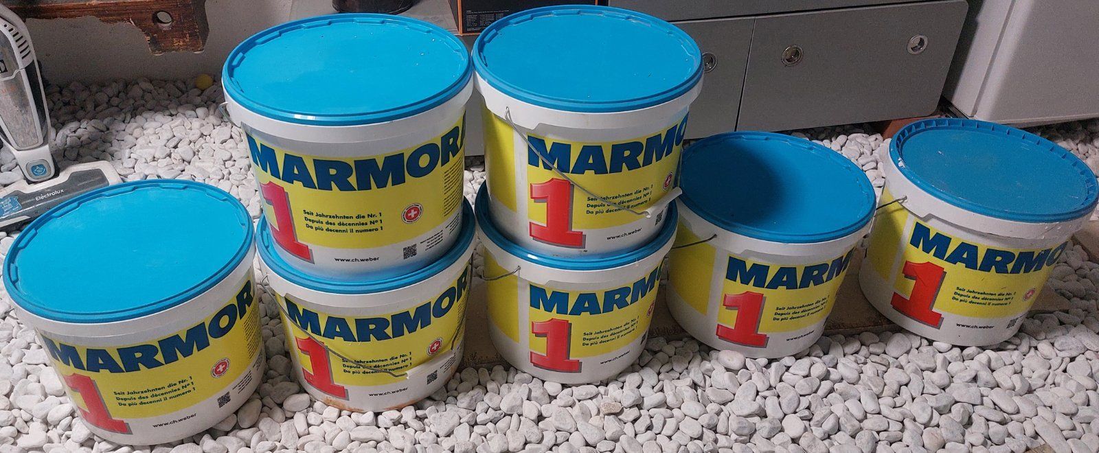 Matériau de remplissage: MARMOR Putz 1,5mm 6 Eimer à 25kg plus 1Eimer angebraucht – Neuf avec emballage d'origine à Bad Zurzach par GACHgirl