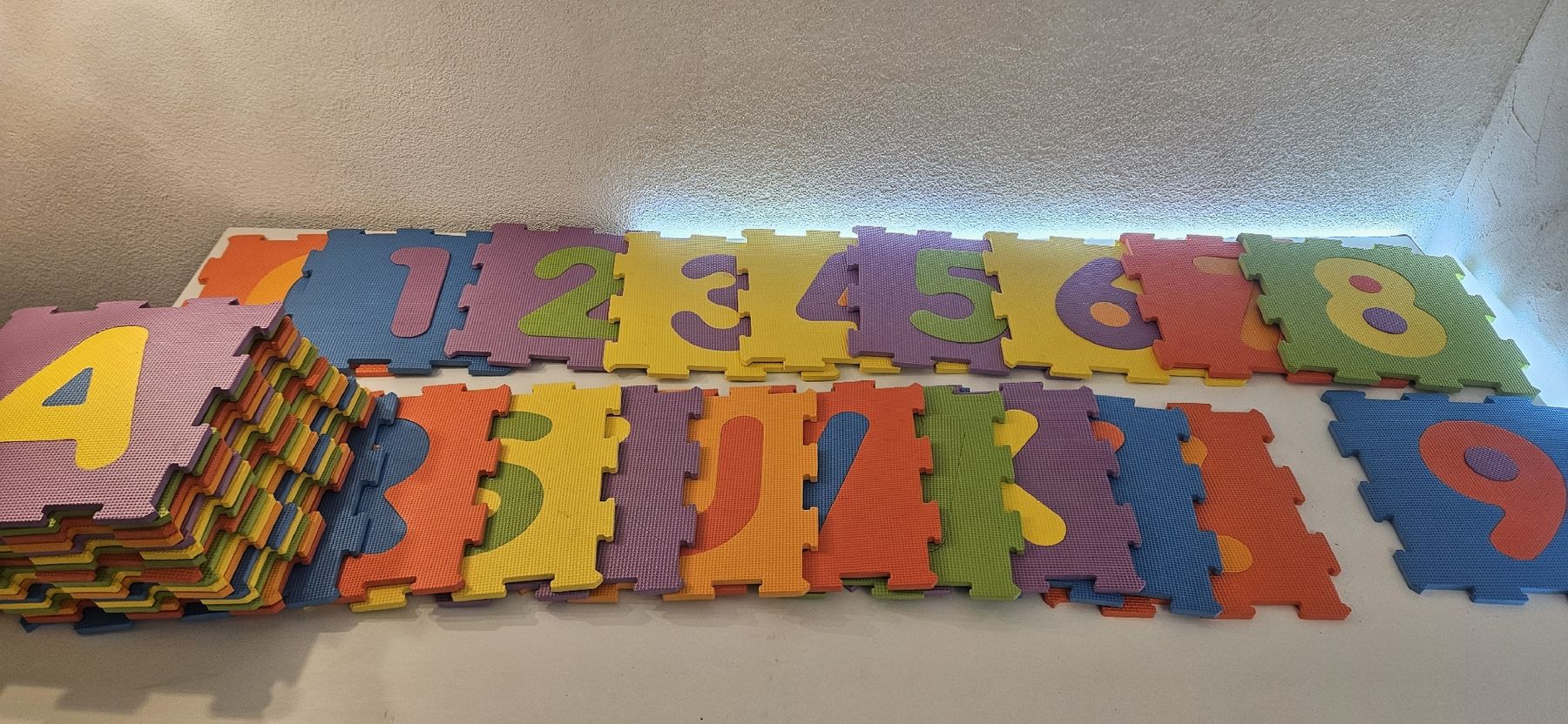 Tapis de jeu: Puzzlematte Set Buchstaben Bausteine mehrfarbig – D'occasion à Horw par phi_z2qn 2