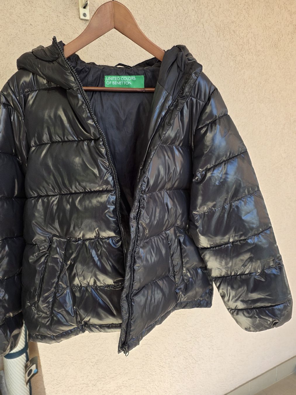 Benetton Jacken: Benetton doudoune noire  – Gebraucht aus Yverdon-les-Bains von enzine