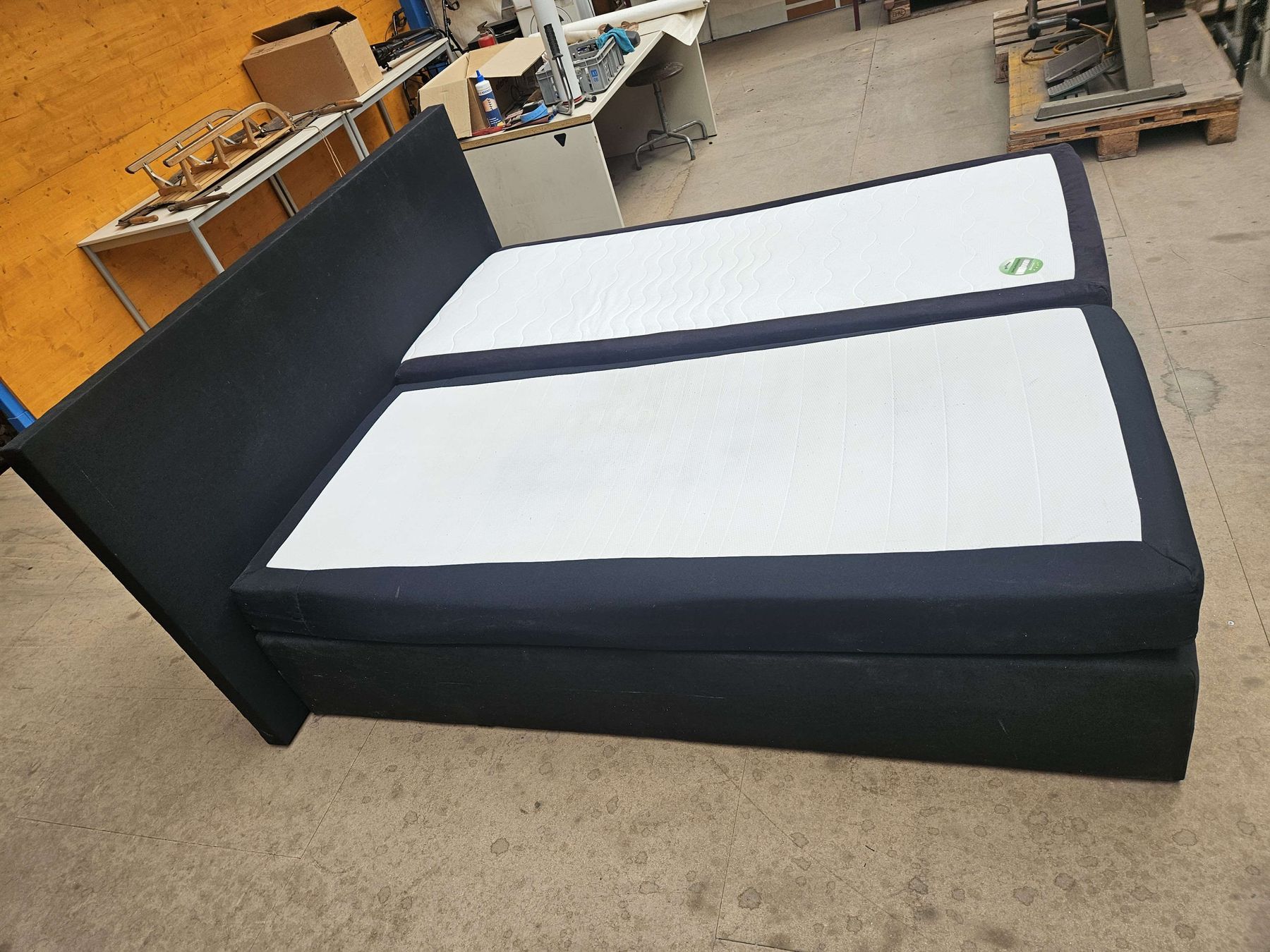 Letti: Boxspringbett mit zwei Matratzen schwarz – Usato da Dübendorf venduto da cin_rb5k 1