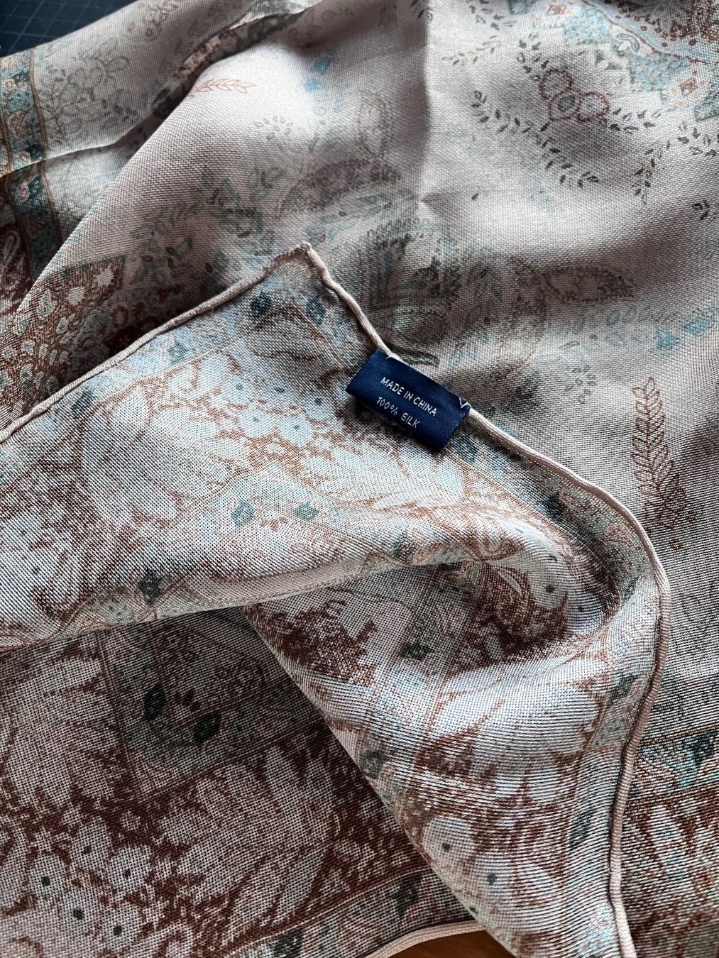 Foulard & Sciarpe: Seidenschal, neu – Nuovo e nell'imballaggio originale da Laufen venduto da flowerfan 4