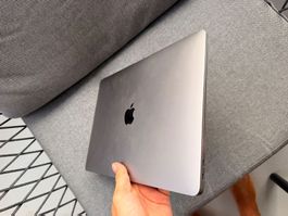 Apple MacBook Air 2019 guter Zustand