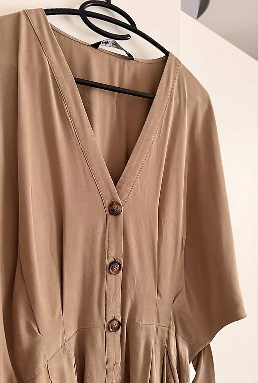 Tute: ZARA JUMPSUIT MIT V-AUSSCHNITT – Usato da Zollikofen venduto da lili.j