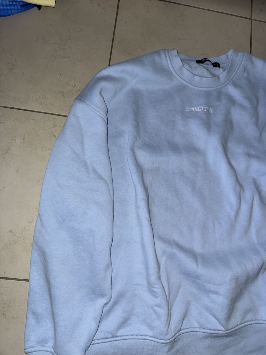 Maglioni & Felpe: Sweatshirt hellblau Rundhalsausschnitt gebraucht – Usato da Kreuzlingen venduto da sop_kxw5 4