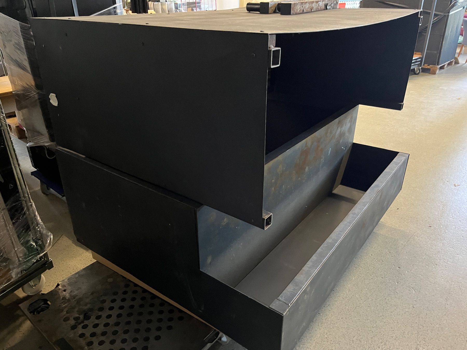 Allestimento di negozi e stand fieristici: Bar Buffet Theken Bartheke massiv – Usato da Rapperswil SG venduto da Bombastic1 5