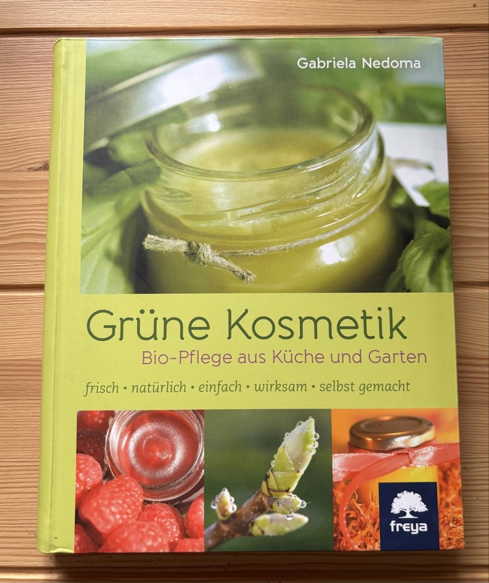 Libri: Buch Grüne Kosmetik – Nuovo (secondo la descrizione) da Erlinsbach venduto da moseco