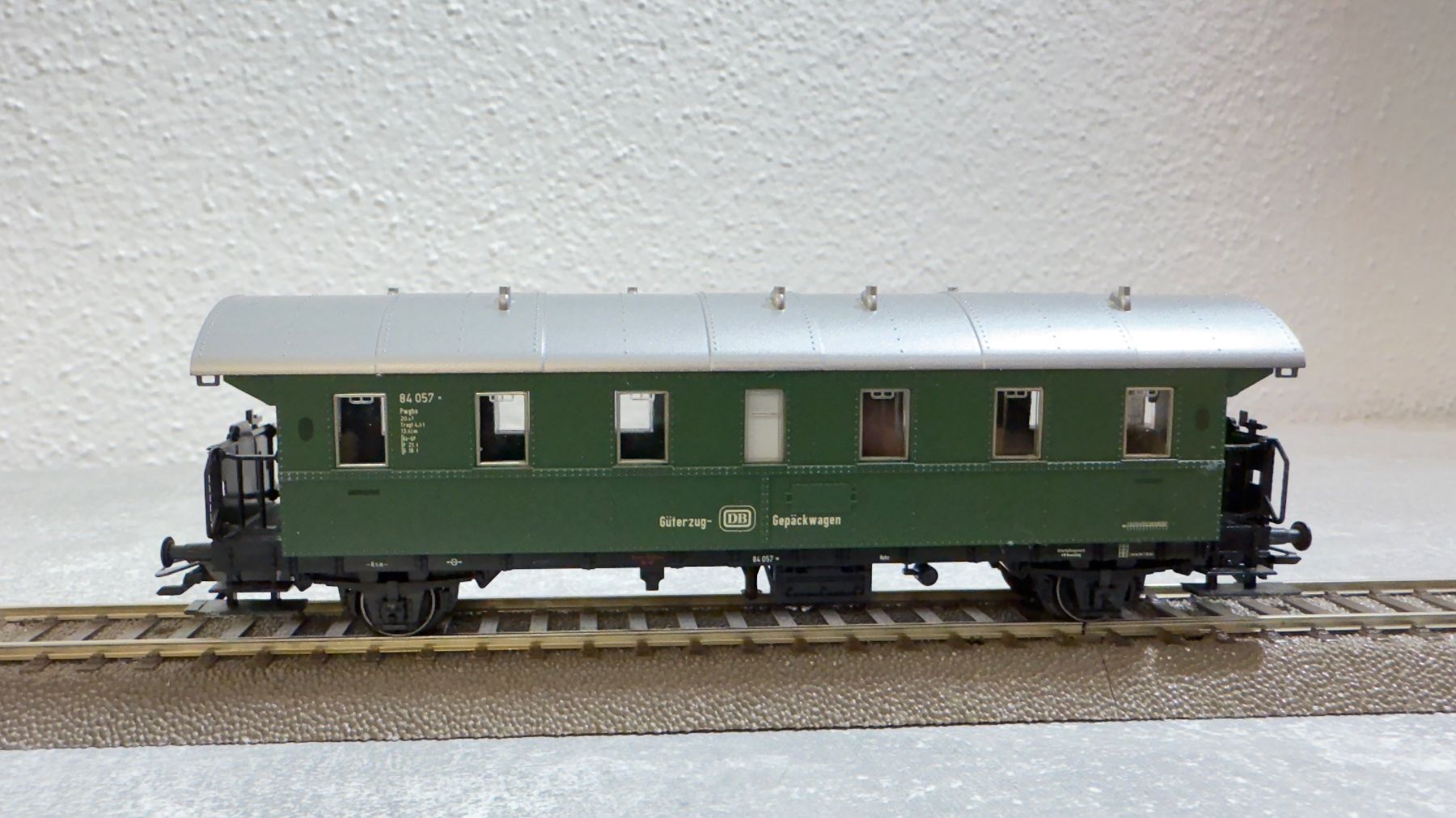 Märklin Modellini di ferrovie: Märklin DB Gepäckwagen H0 / AC – Usato da Windlach venduto da Kelebra 1