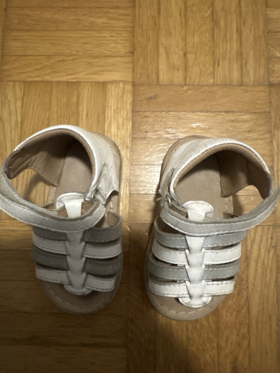 Schuhe für Mädchen: Mädchen Ledersandalen Grösse 20 – Gebraucht aus Männedorf von kek_n8pr 1