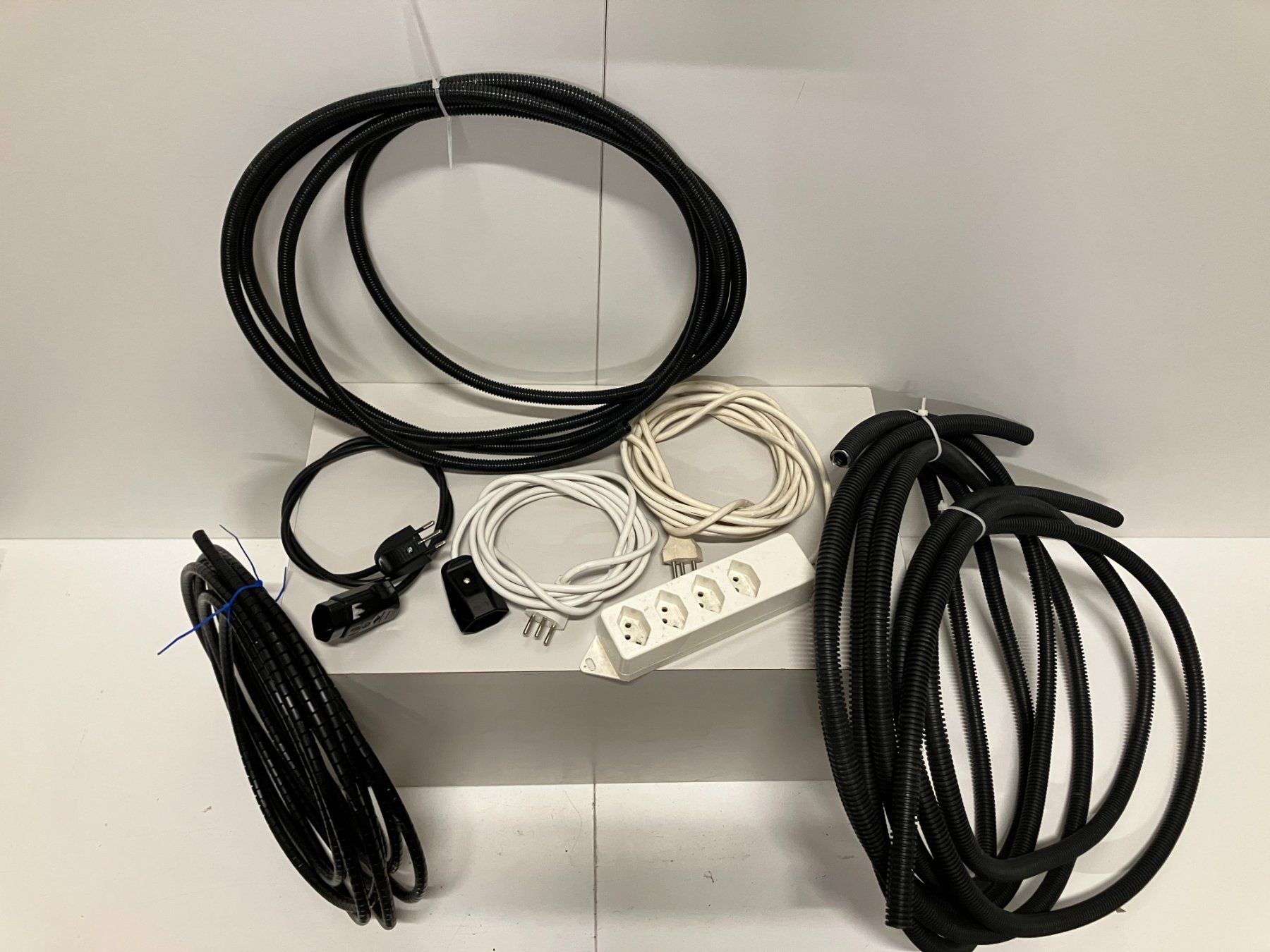 Cavi: Post. div. Elektromaterial und Zubehör ab 1.- – Usato da Lichtensteig venduto da Buy24International 7