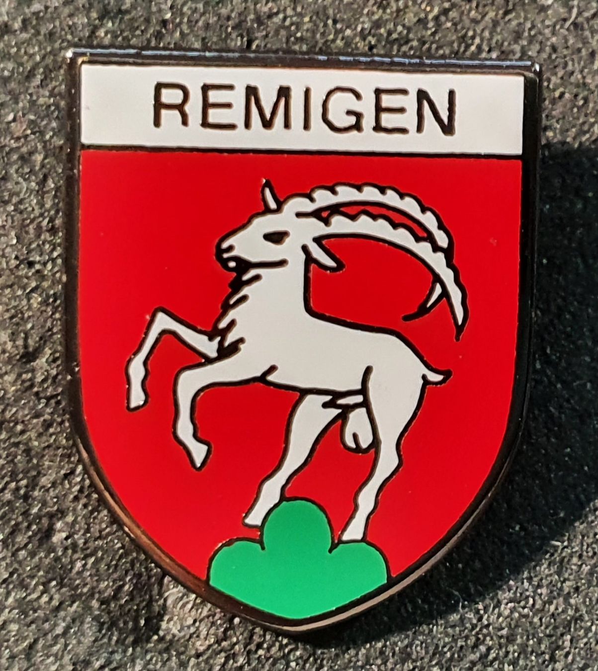Placchette & Badge: Y977 - Pin Gemeindewappen Remigen – Usato da Reinach BL venduto da Boston-Verkauf