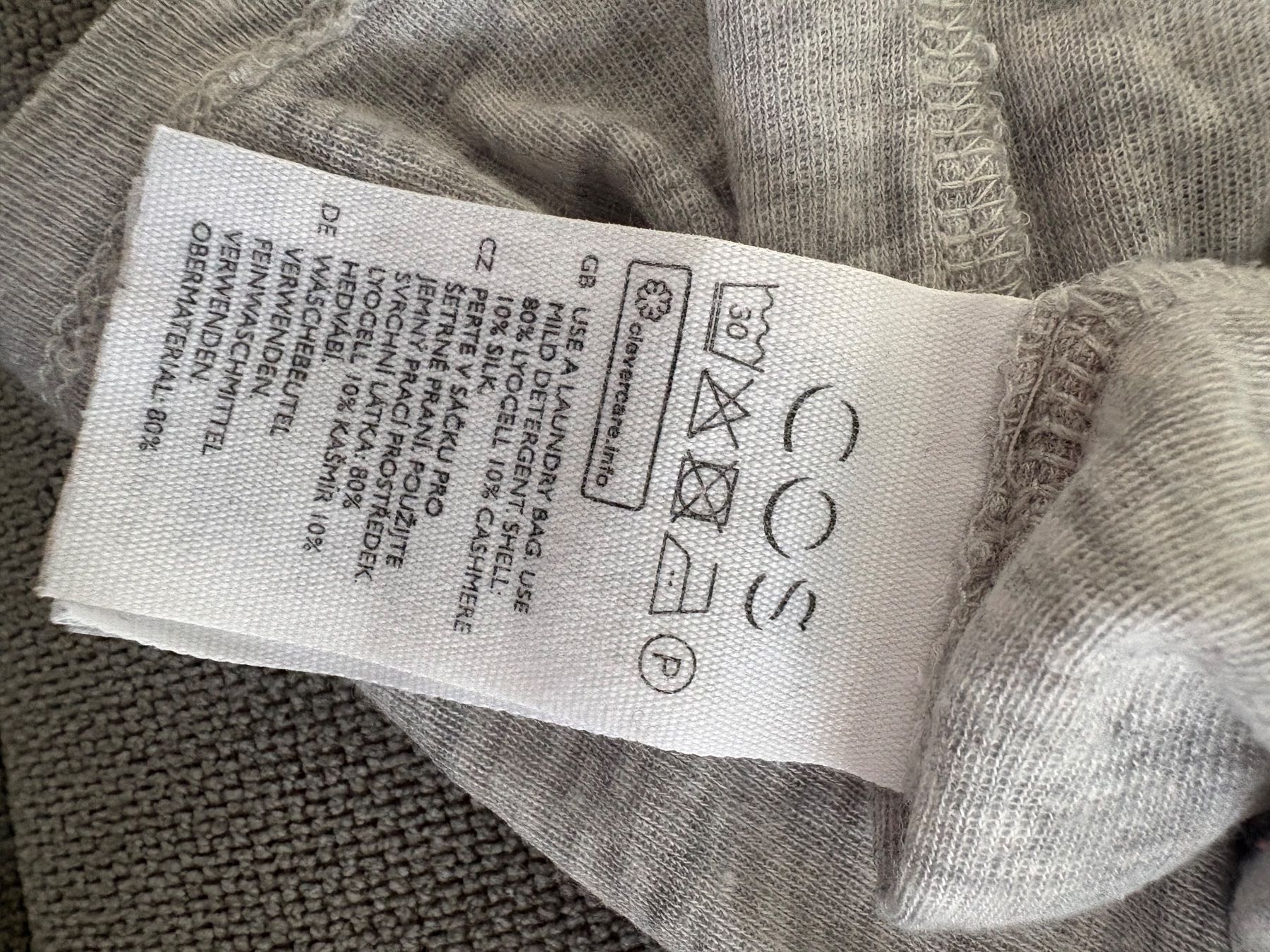 Cos Tops: COS Top Grau mit Seide und Kaschmir – Gebraucht aus Wimmis von rimnakit 2