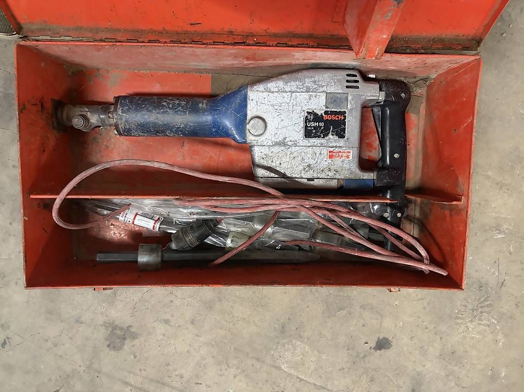 Bohrmaschinen: Bosch Spitzhammer  – Gebraucht aus Lausen von Gjuliana4