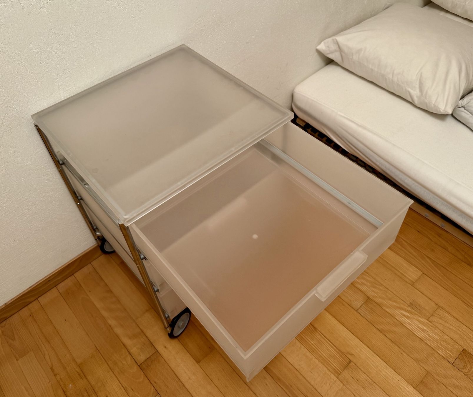 Banconi: Design Rollcontainer 3 Schubladen transparent auf Rollen – Usato da Meilen venduto da MockUrs 3