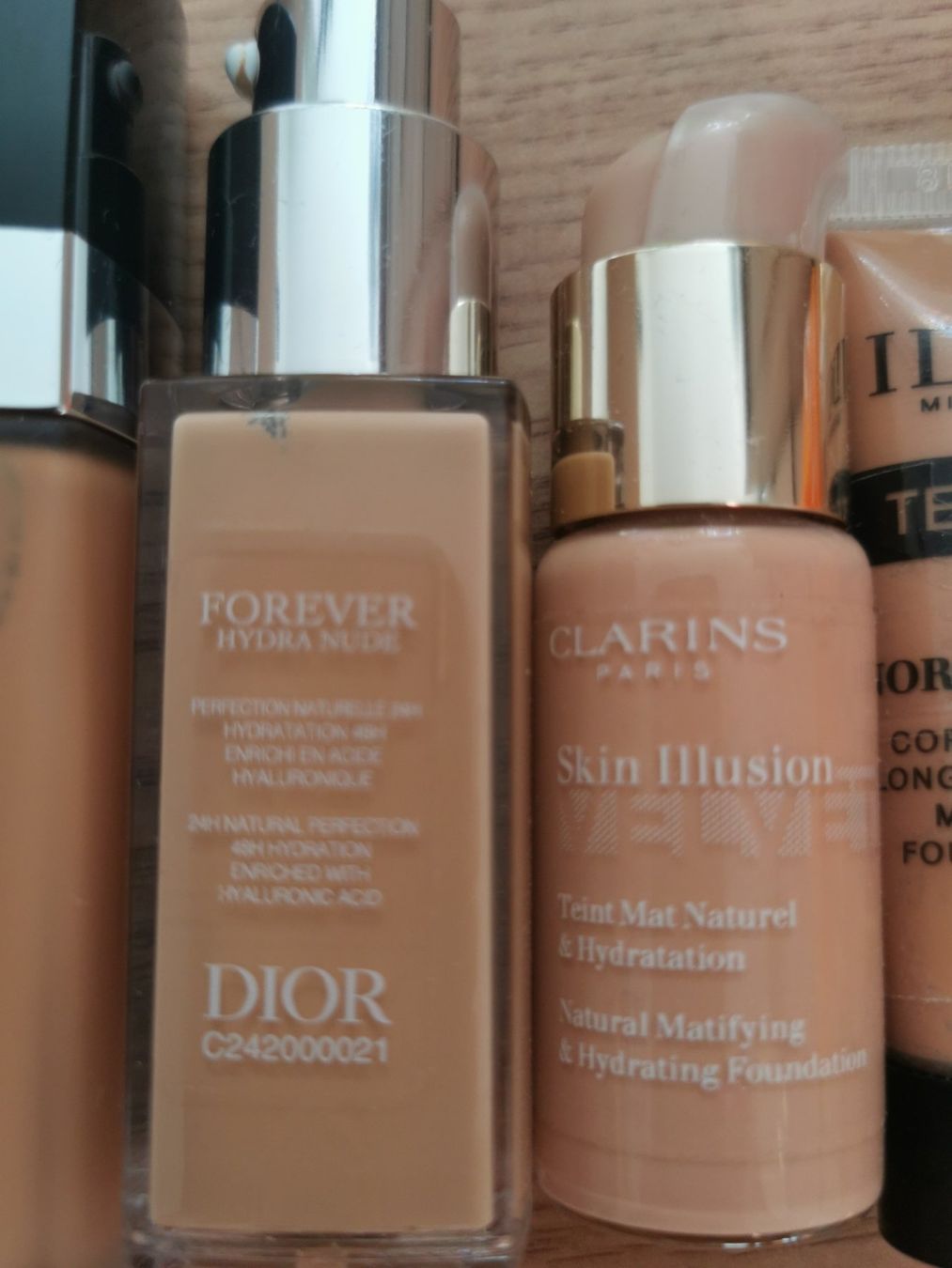 Make-up: 6 Hochwertige Foundation-Cremes – Usato da Schlieren venduto da vlalif 2