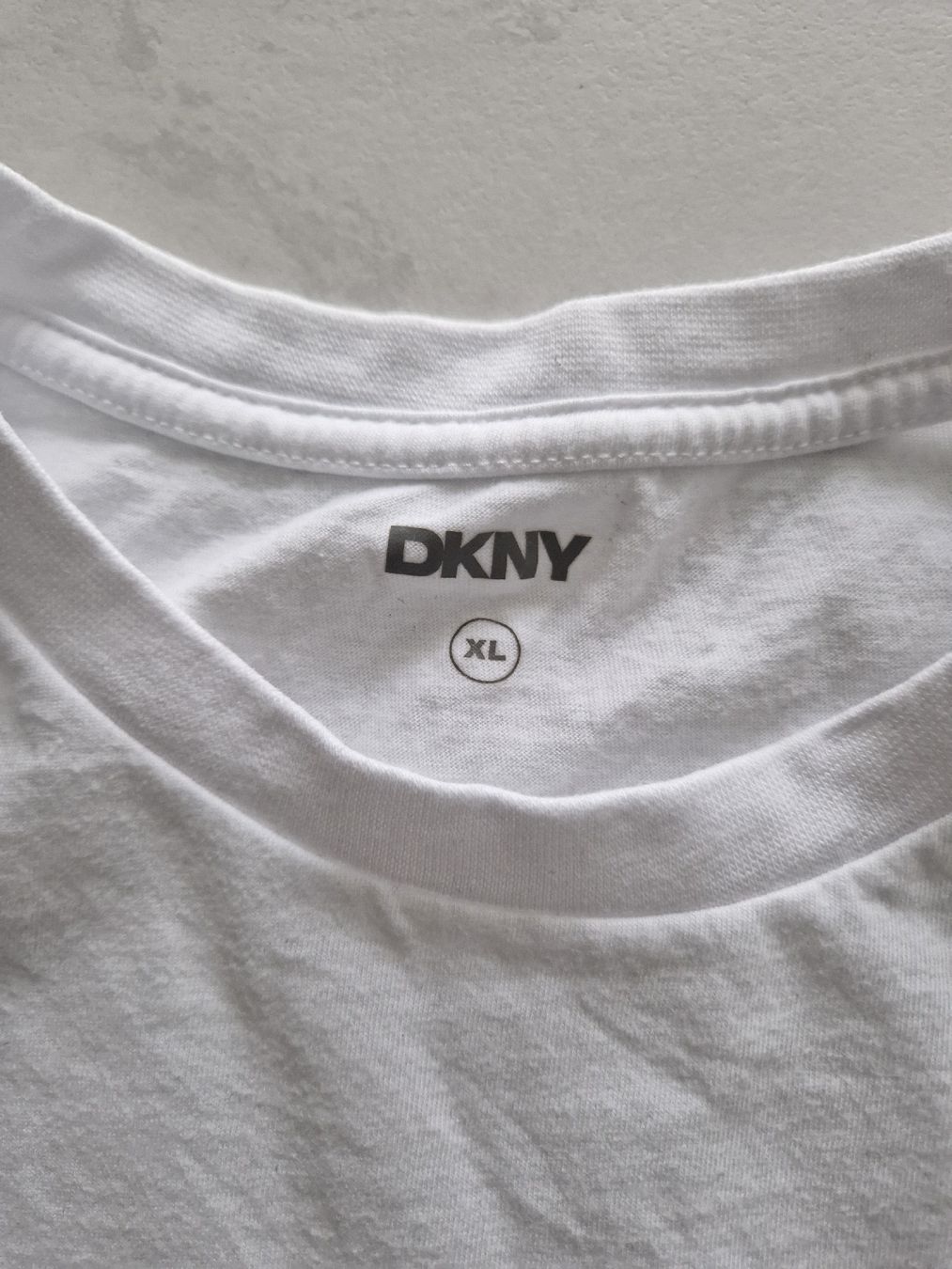DKNY T-Shirts: 3 DKNY T-Shirts  – Gebraucht aus Bassersdorf von DonSolo 3