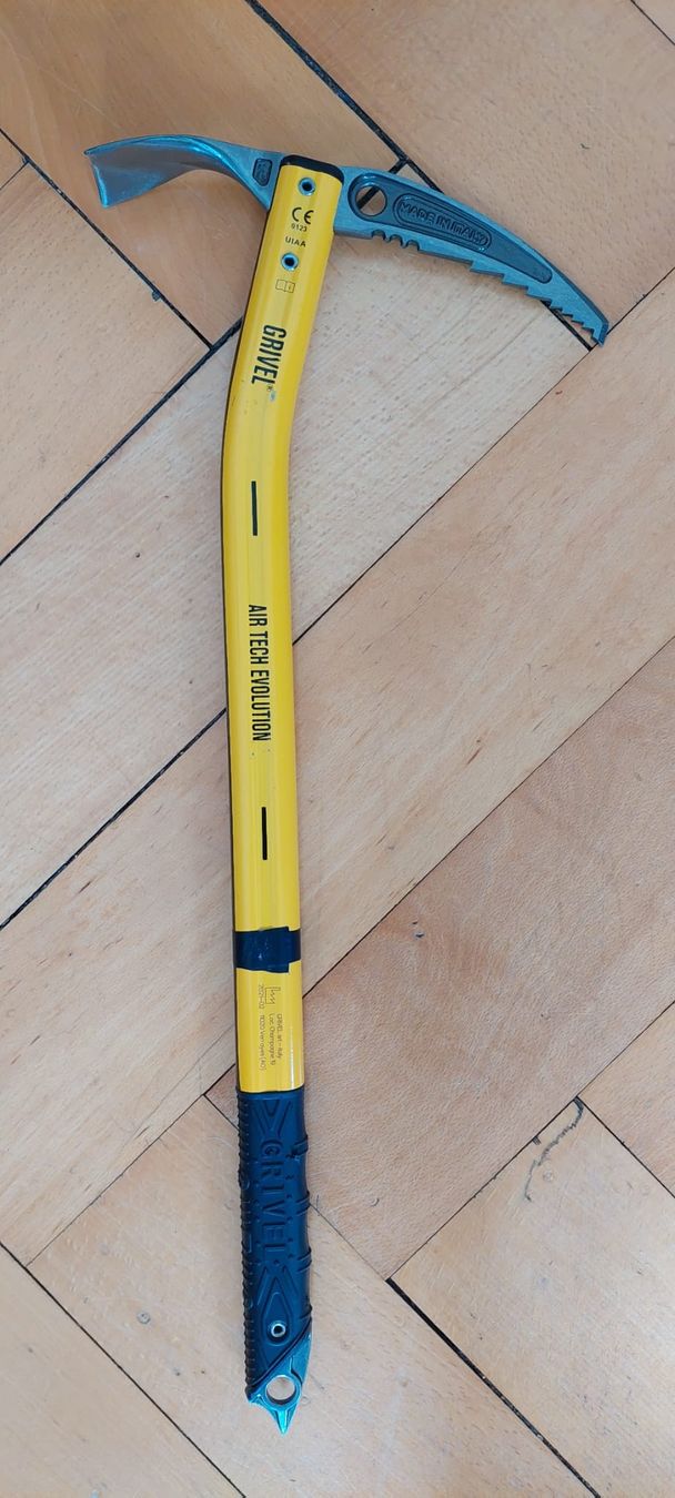 Grivel Matériel de grimpe: Piolet d'alpinisme Grivel Air Tech Evo – D'occasion à Le Locle par cor_l7nw