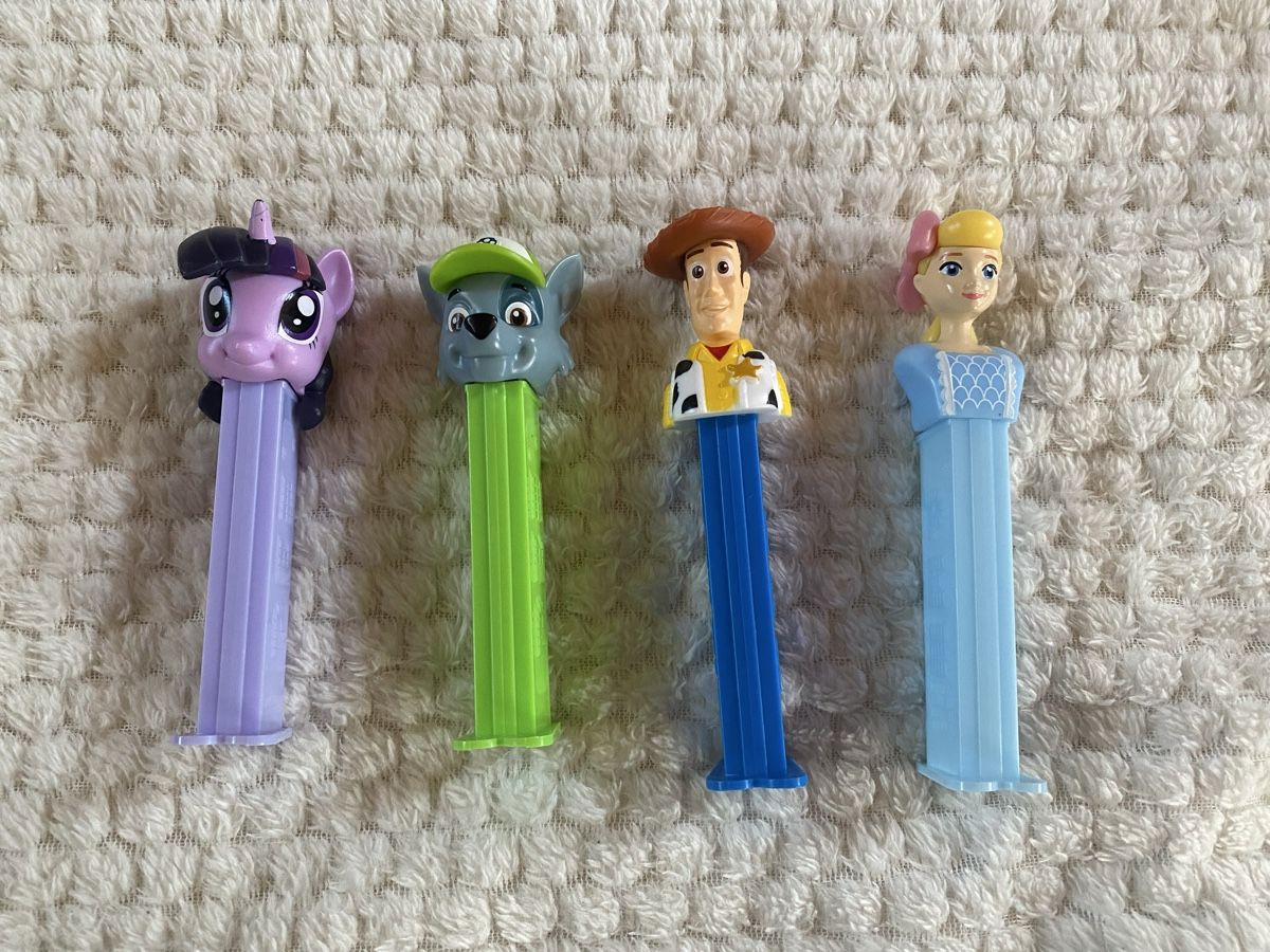 Pez Figuren: 4 PEZ Spender – Gebraucht aus Urnäsch von Triwal