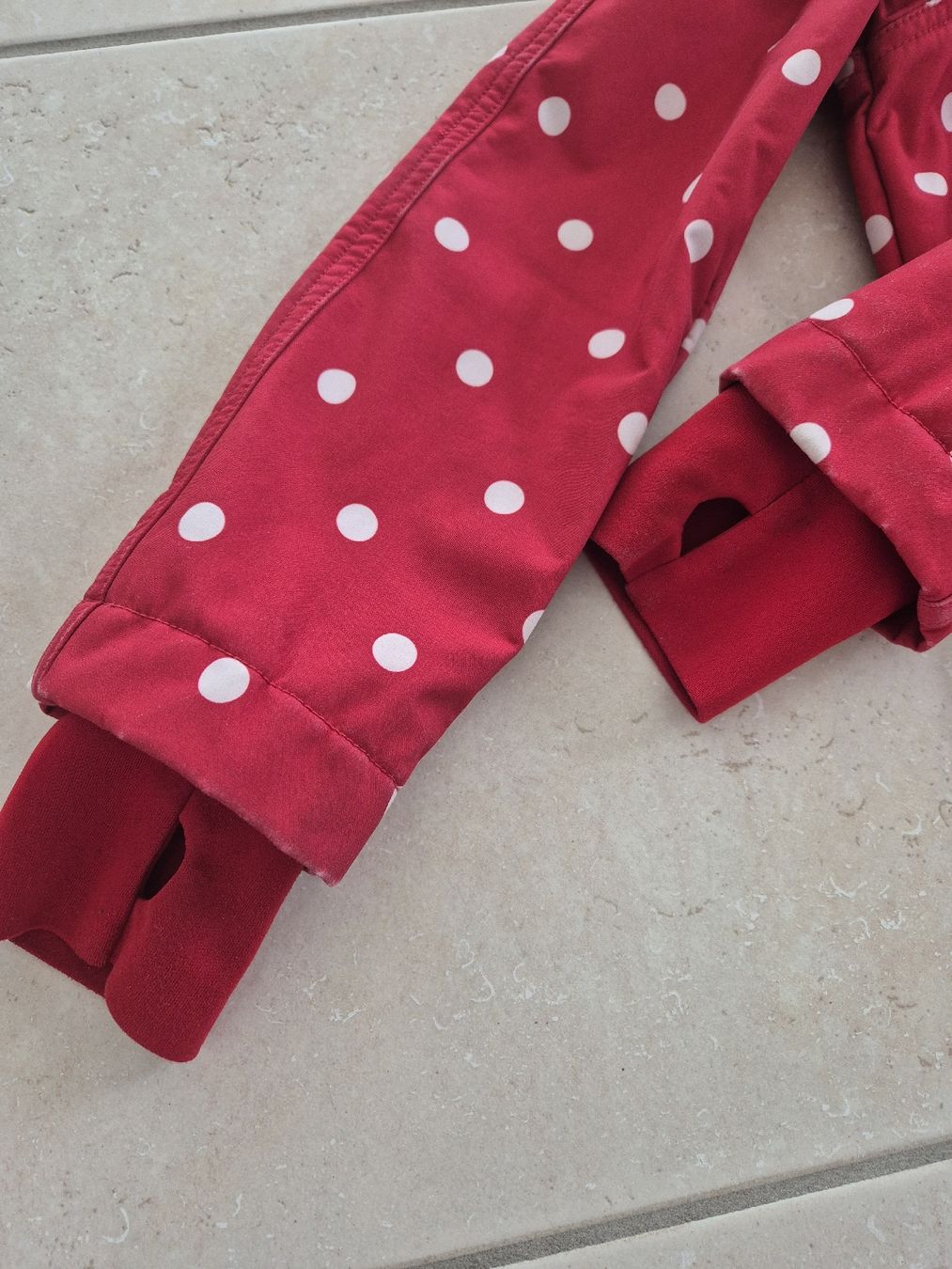 Giacche & Cappotti: Rote Softshell Jacke mit weissen  Pünktli, Grösse 140 – Usato da Adliswil venduto da Stardust11 5