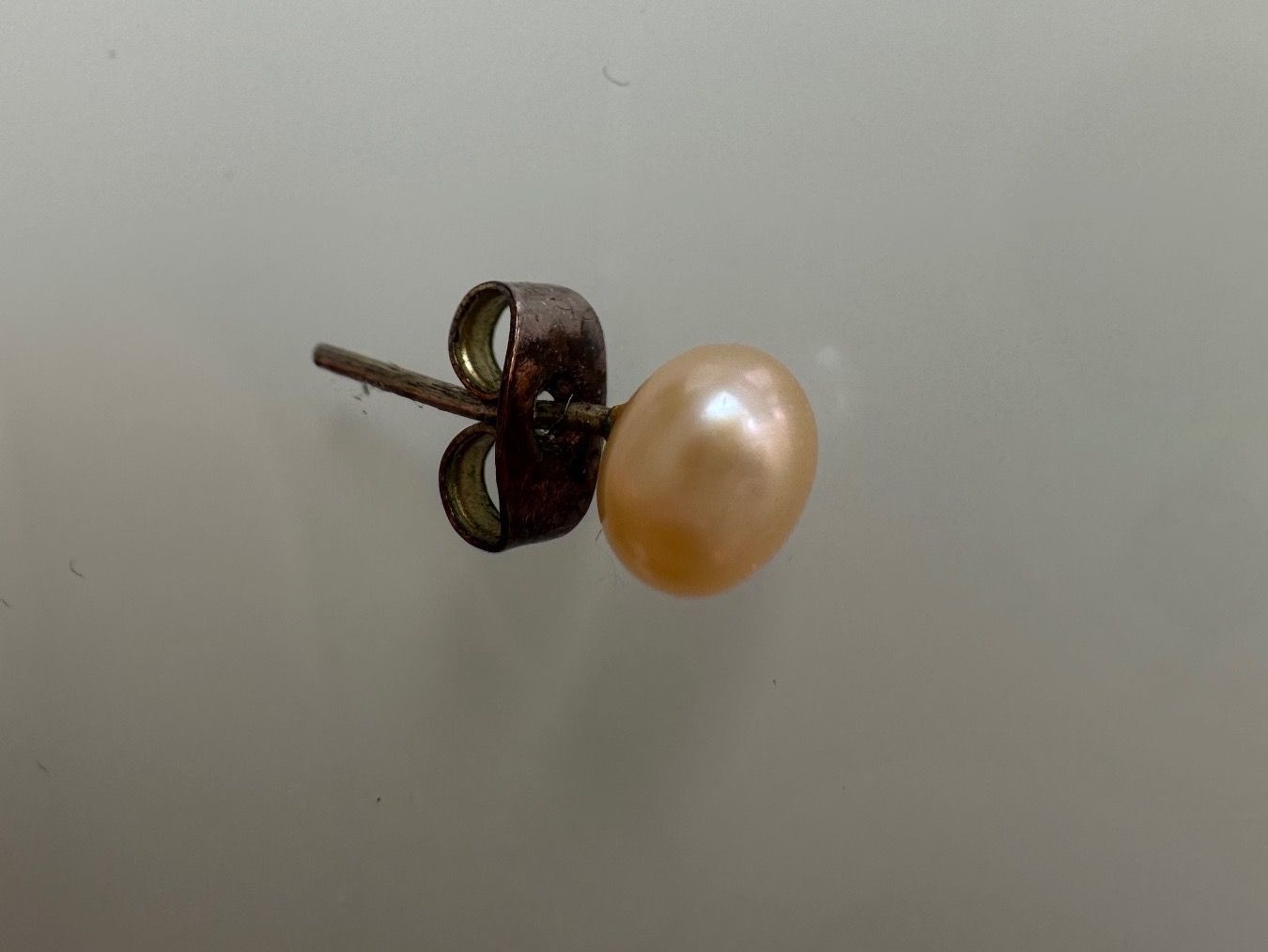 Ohrringe & -stecker: Einzelner Ohrring mit Perle in beige Farbe – Gebraucht aus Uster von Monika_OB 2