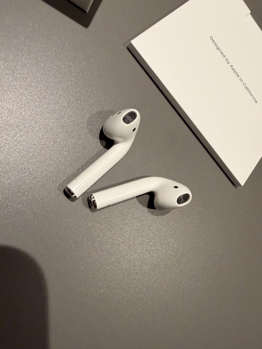Apple Kopfhörer: Apple AirPods with Charging Case Good Condition – Gebraucht aus Chur von ines_lopez 2