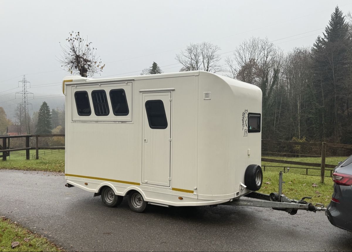 Rimorchi: Pferdeanhänger/ Pferdetransporter – Usato da St. Gallen venduto da rap_kql2
