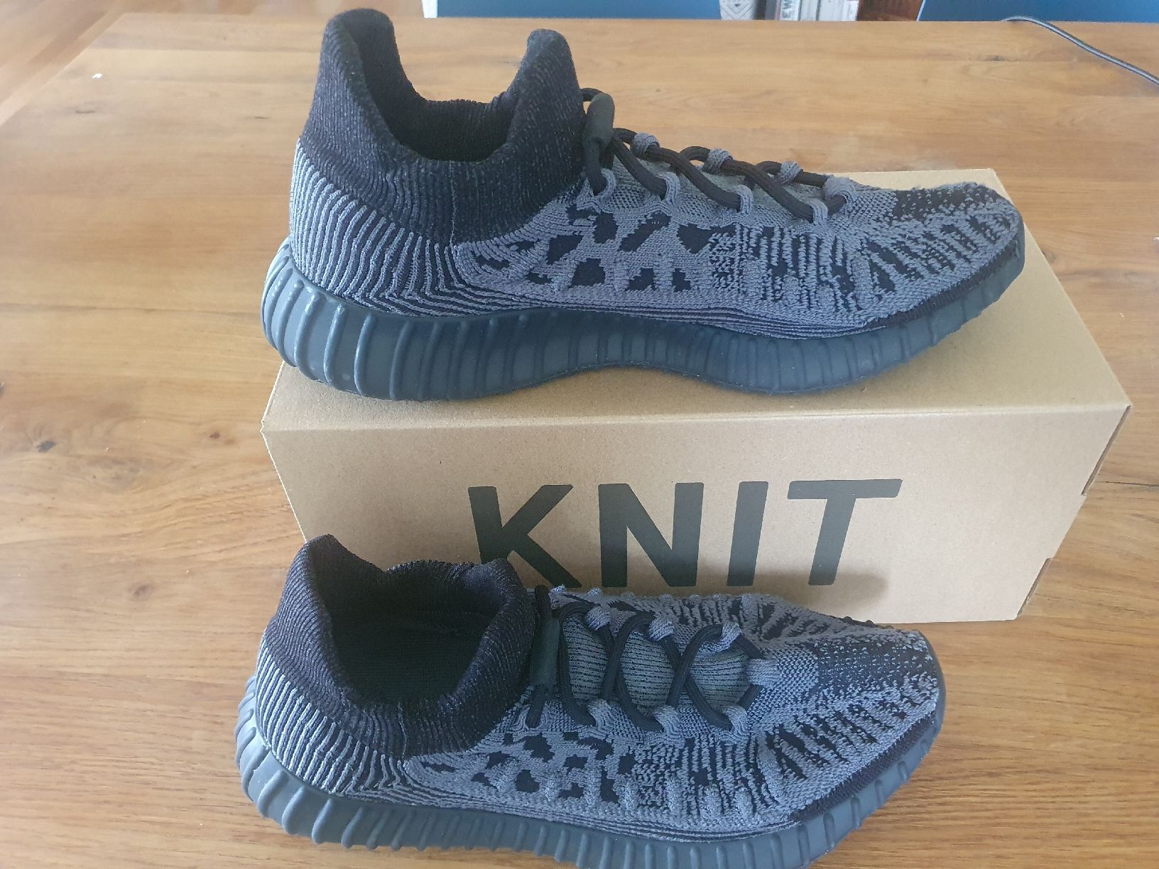 Adidas Scarpe da uomo: YEEZY 350 V2 COMPACT – Nuovo (secondo la descrizione) da Fribourg venduto da Air_i7891 2