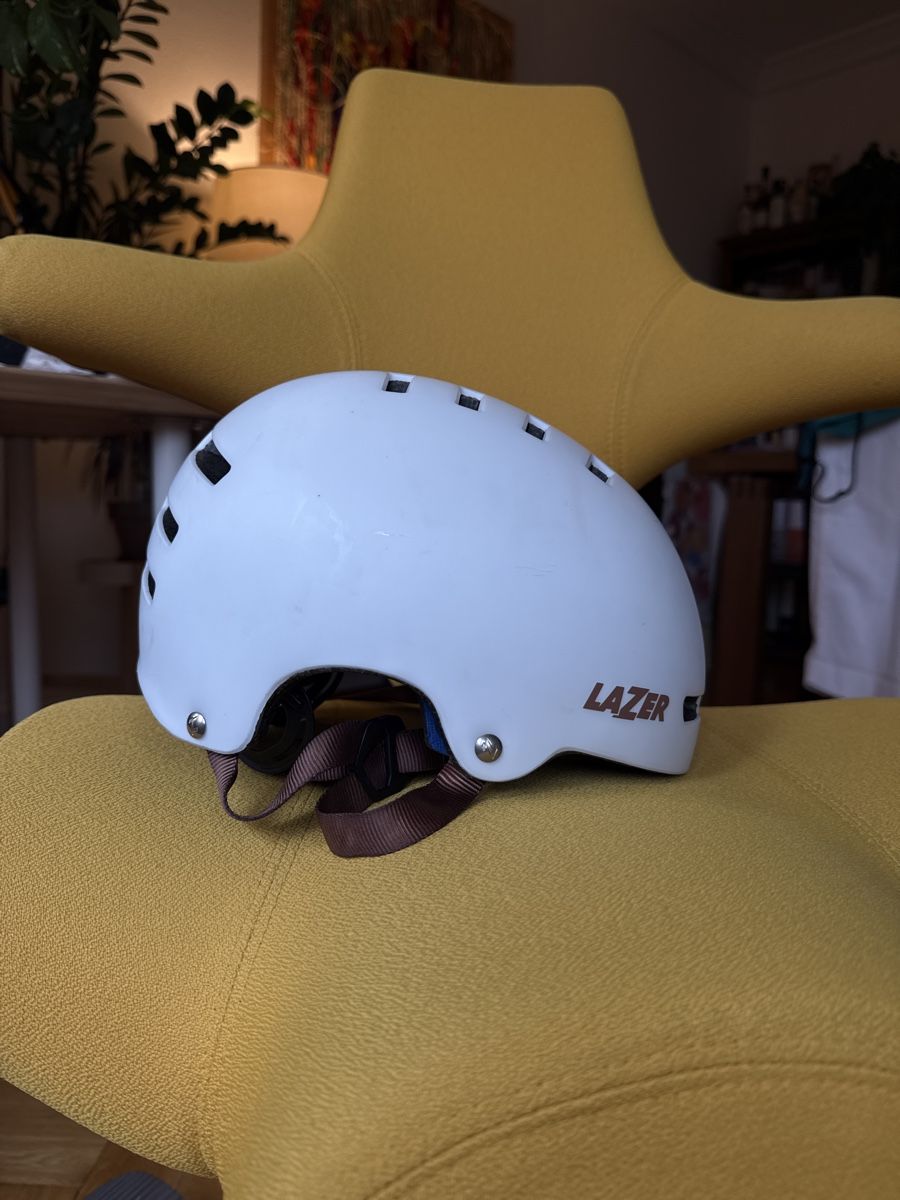 Helme: Lazer white bicycle helmet, safe and stylish for Spring – Gebraucht aus Männedorf von Alexa6ka