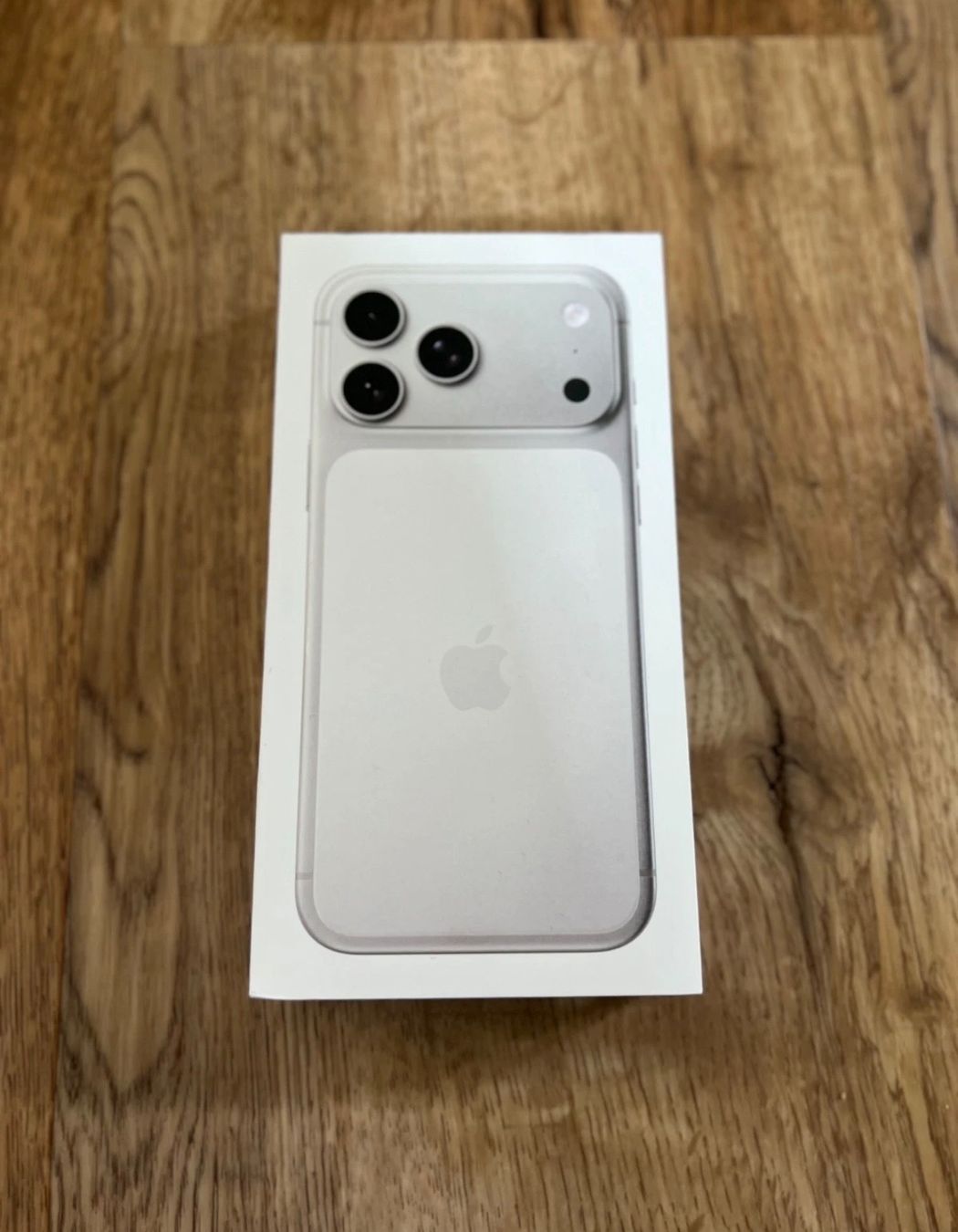 Apple Telefoni cellulari / Smartphones: iPhone 17 Pro Max Silb. 256GB, NEU, – Nuovo e nell'imballaggio originale da Rheinfelden venduto da nic_2bdw