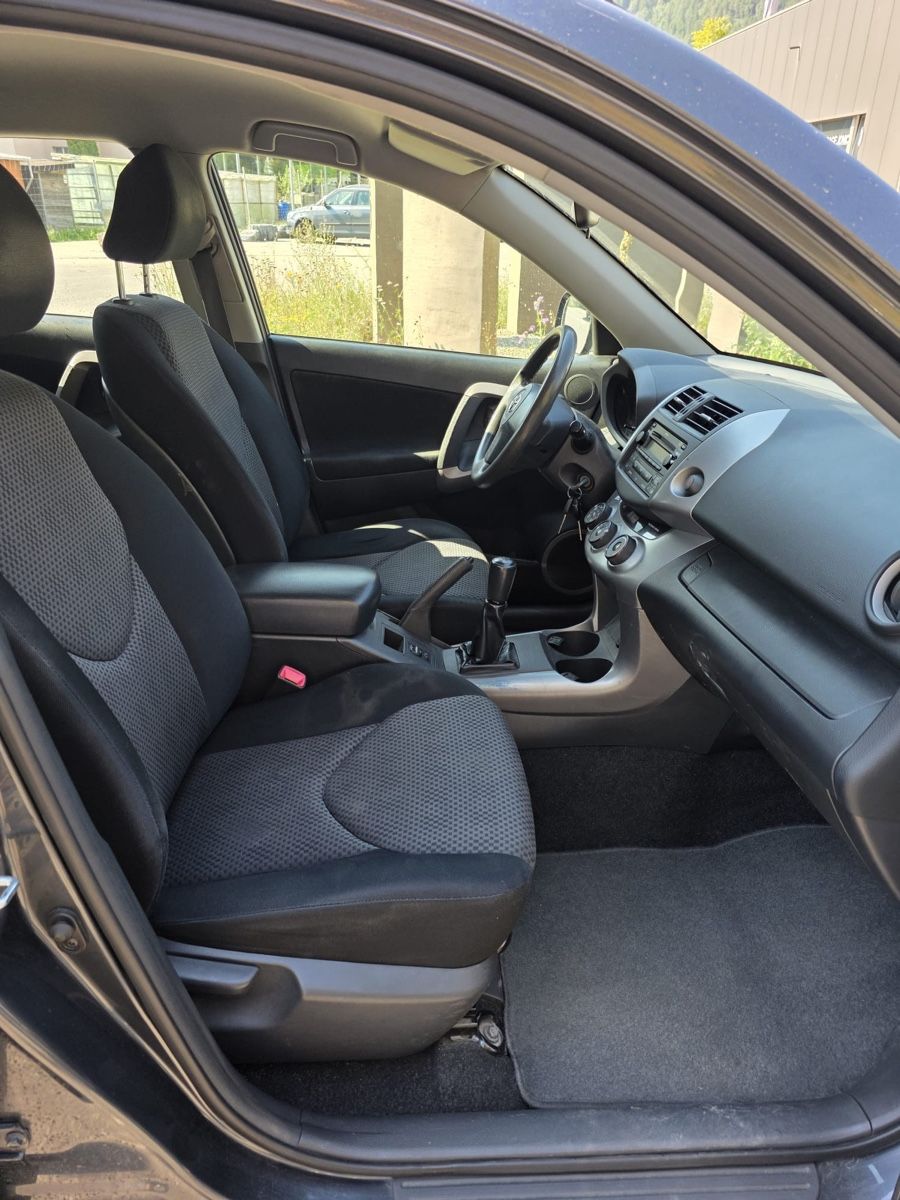Toyota Automobili: Toyota Rav-4 4WD 2.0 Benzin – Usato da Domat Ems venduto da qen_7mfm 9