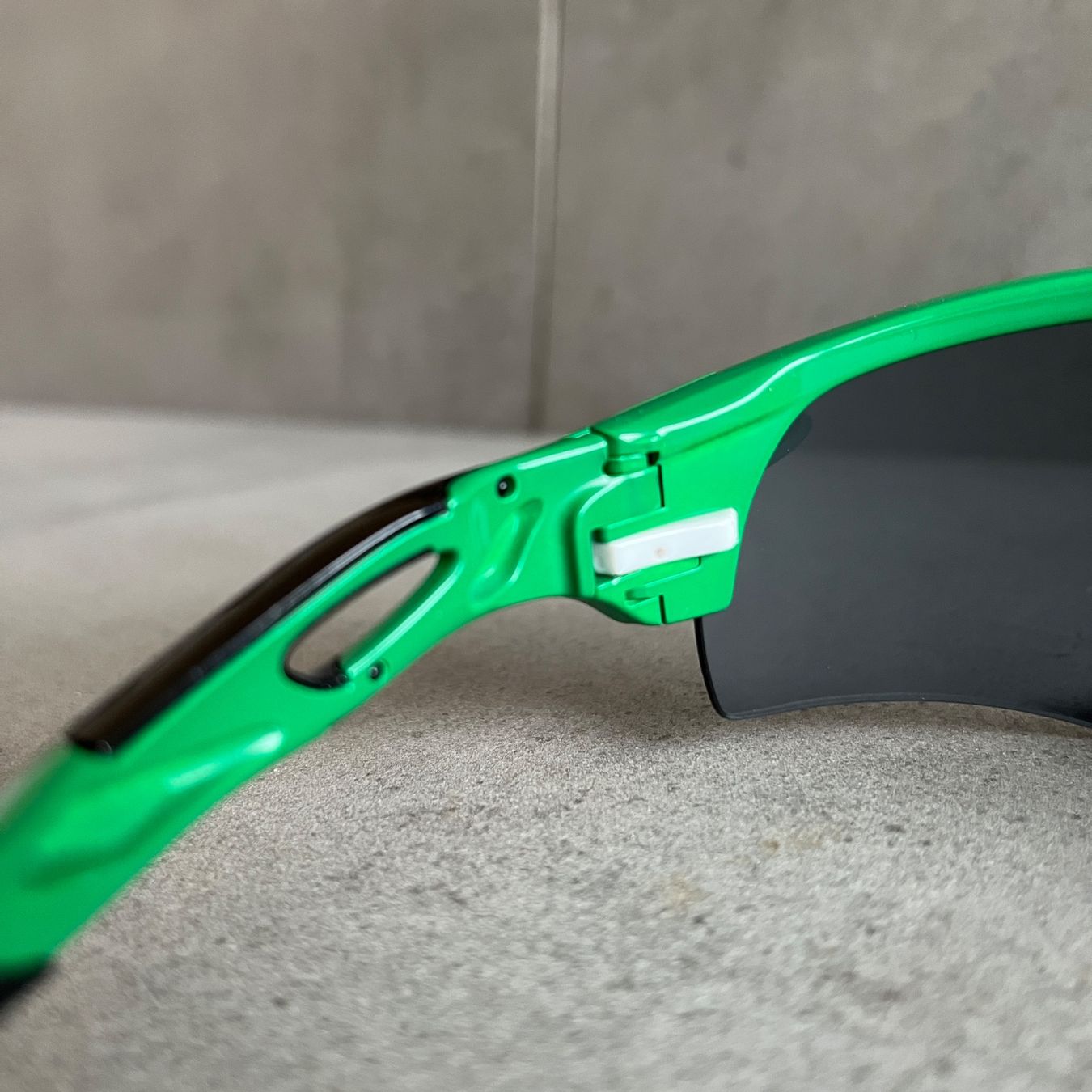 Oakley Occhiali & Lenti: 2000s Oakley Radarlock Vintage Sunglasses – Usato da Bern venduto da shoprestoredvintage 4