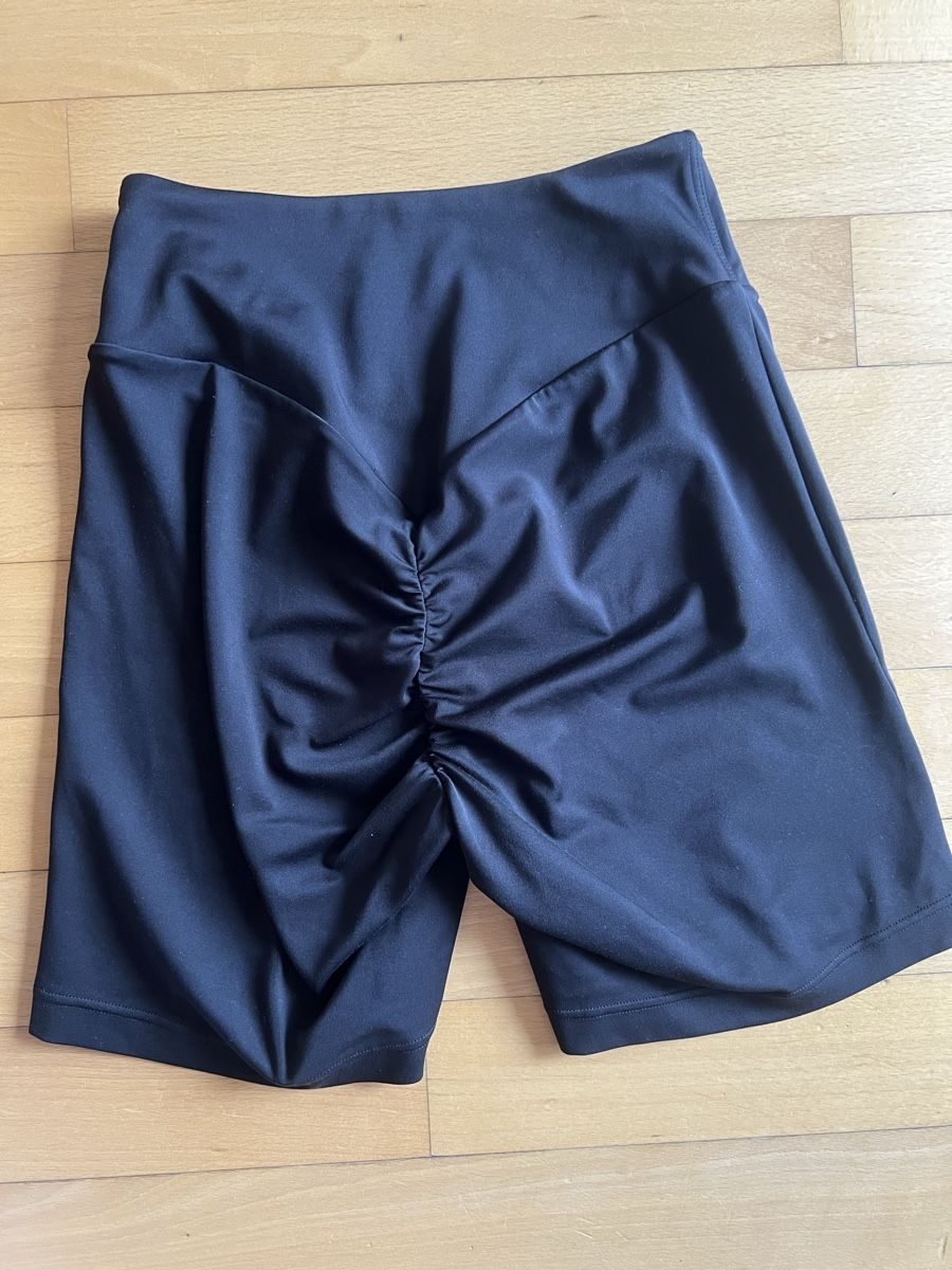 Gymshark Leggings: Gymshark Shorts - Gr S – Usato da Altstätten SG venduto da Melval22 2