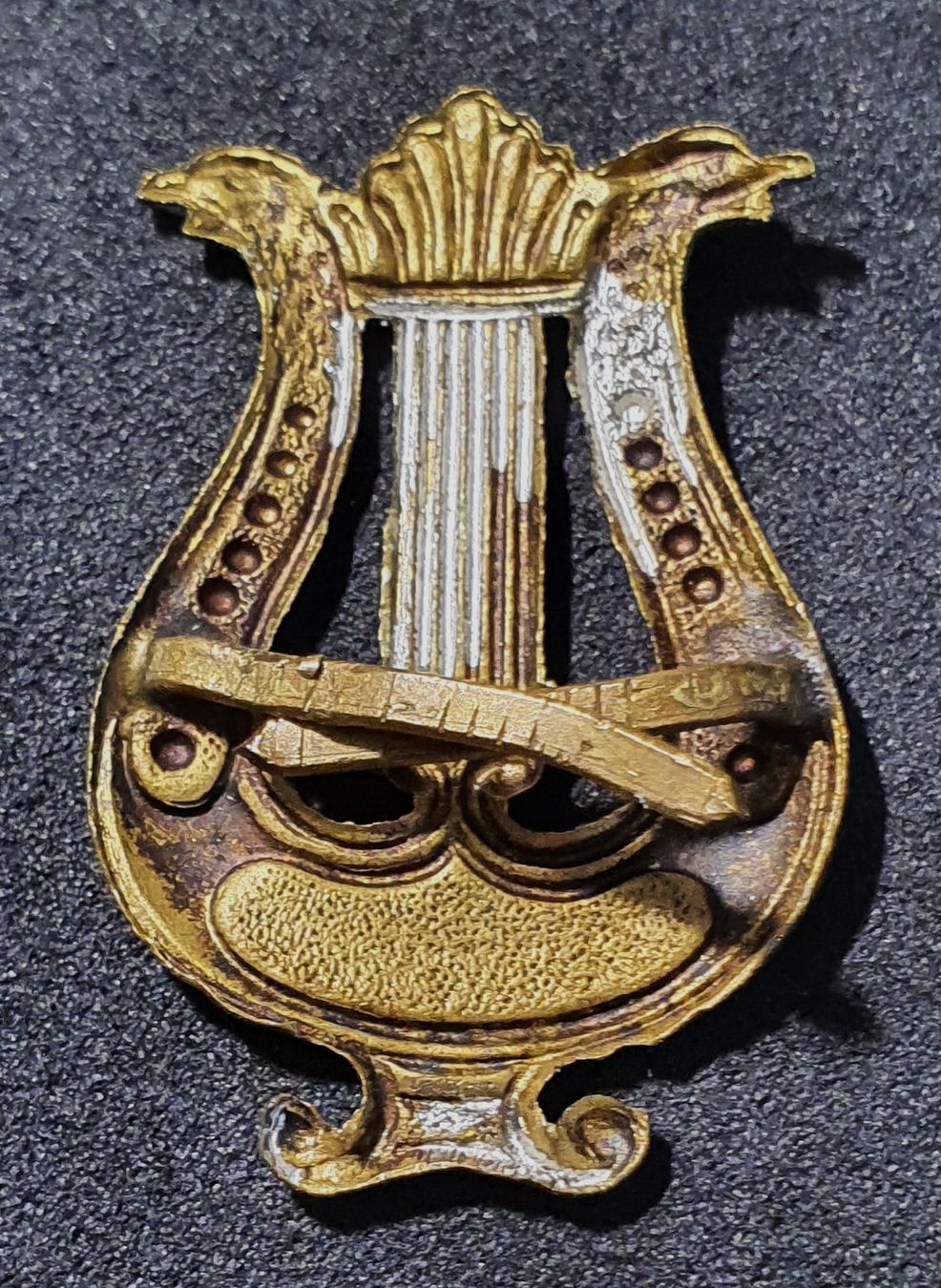 Placchette & Badge: CC857 - Abzeichen Leier Harfe mit Vogelköpfen – Usato da Reinach BL venduto da Boston-Verkauf 1