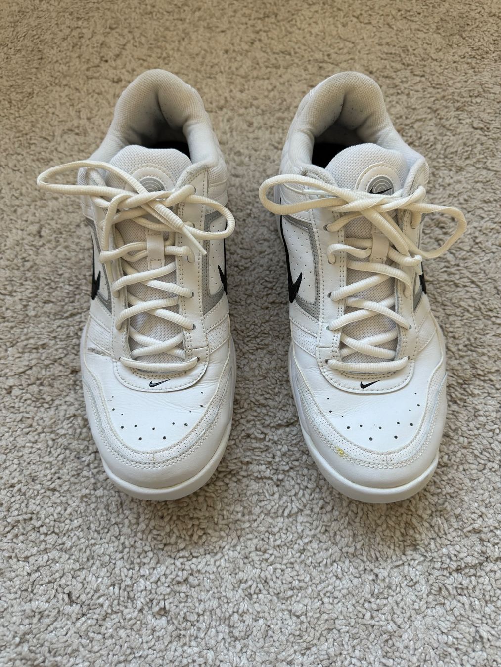 Nike Scarpe da donna: Weisse Nike Sportschuhe – Usato da Binningen venduto da lea_5mf8 1