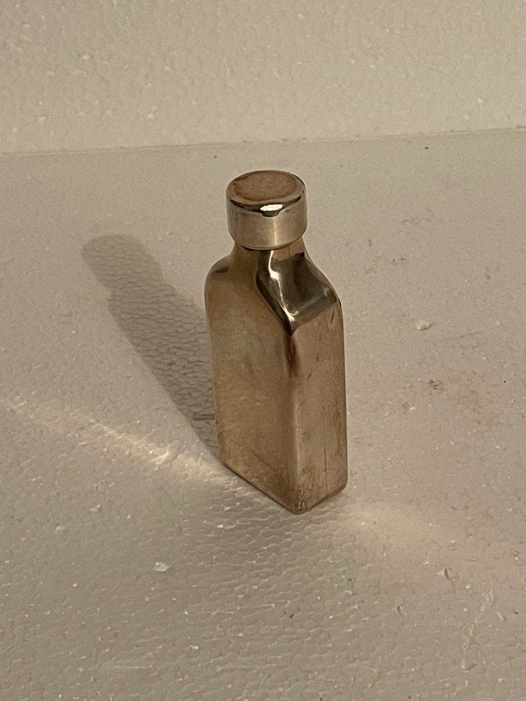 Flaconi: Petit flacon parfum en métal argenté – Usato da Lausanne venduto da llcc27 1