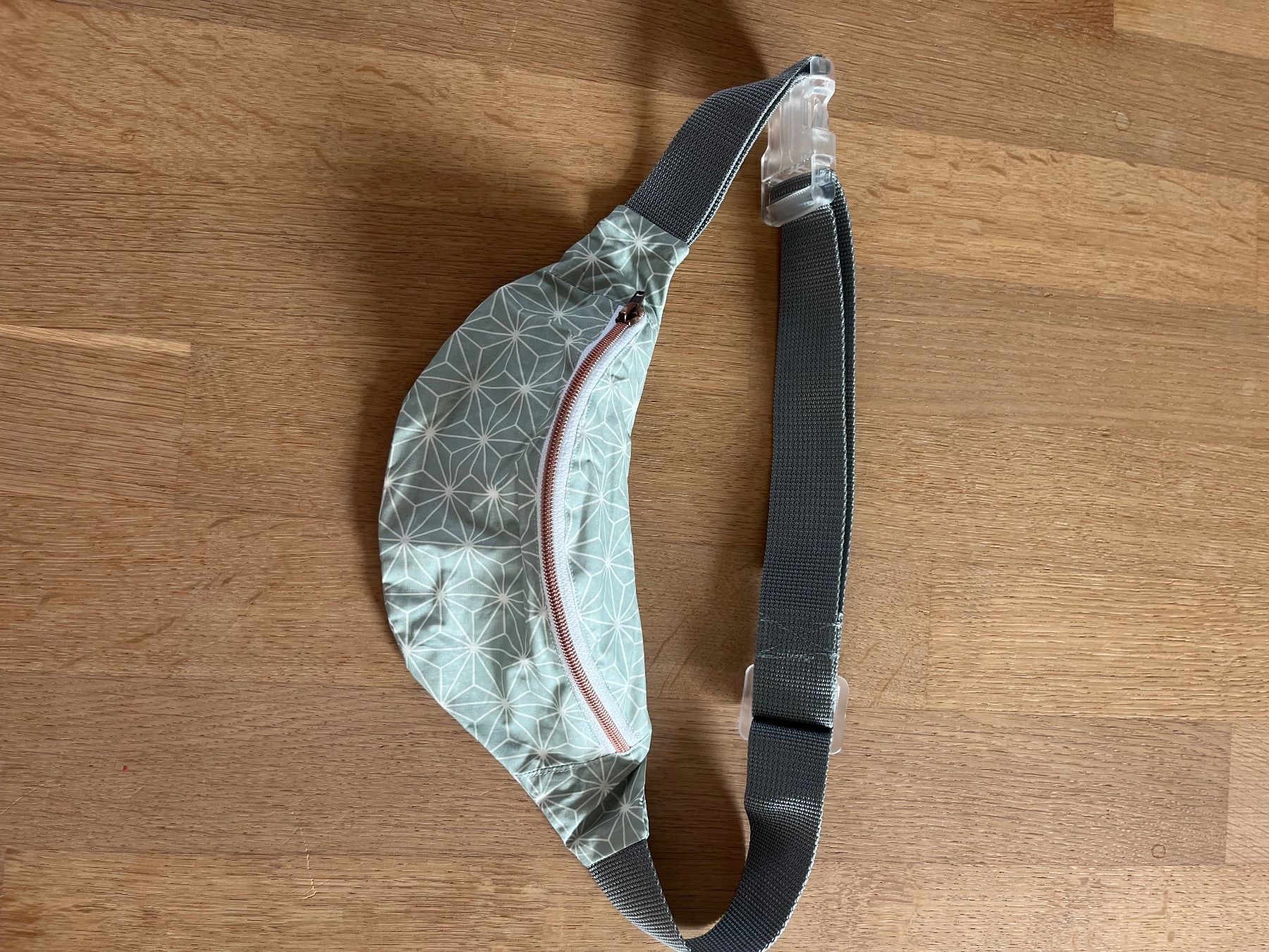 Sacs: Selbstgemachte Bauchtasche türkis/weisses "Sternenmuster" – Neuf (Voir description) à Laupen BE par lee_ym6v